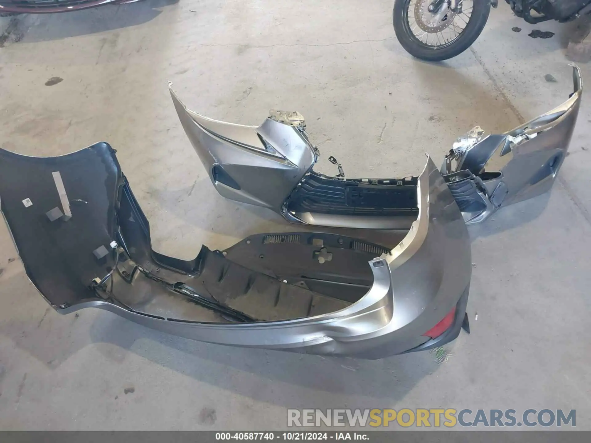 12 Фотография поврежденного автомобиля JTHD81F25L5042291 LEXUS IS 300 2020