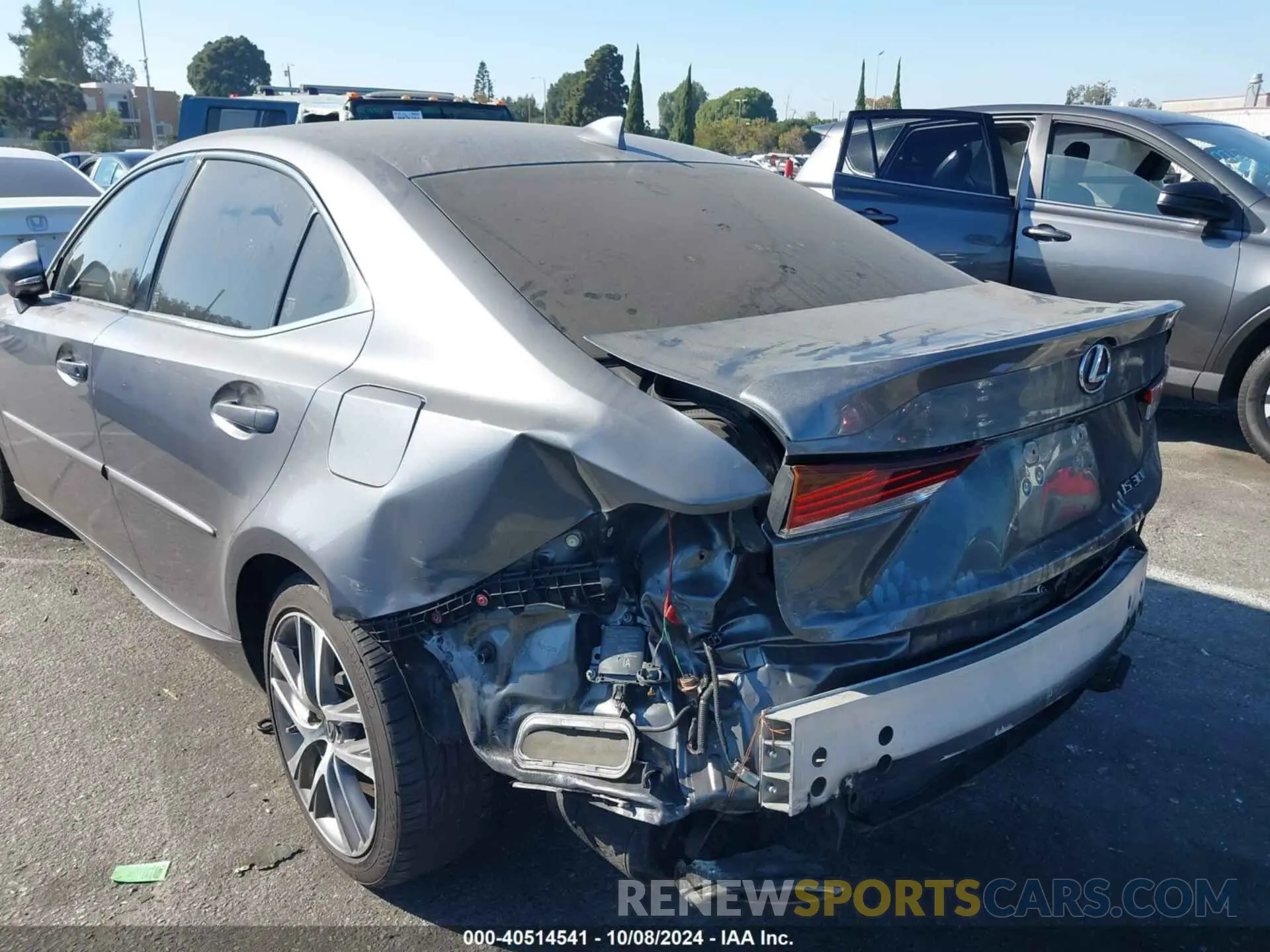 6 Фотография поврежденного автомобиля JTHDA1D24L5106926 LEXUS IS 300 2020
