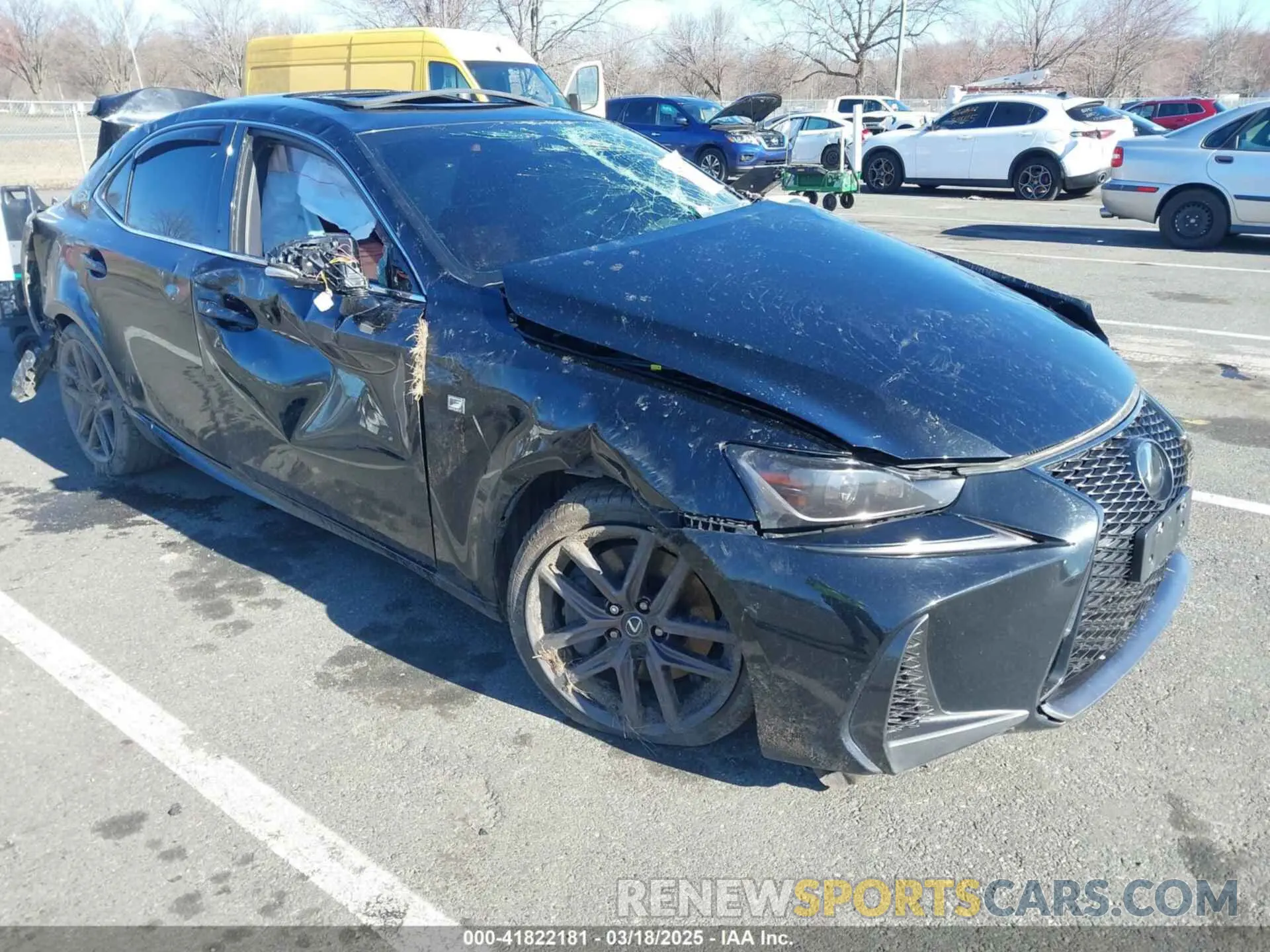 1 Фотография поврежденного автомобиля JTHG81F23L5042318 LEXUS IS 300 2020