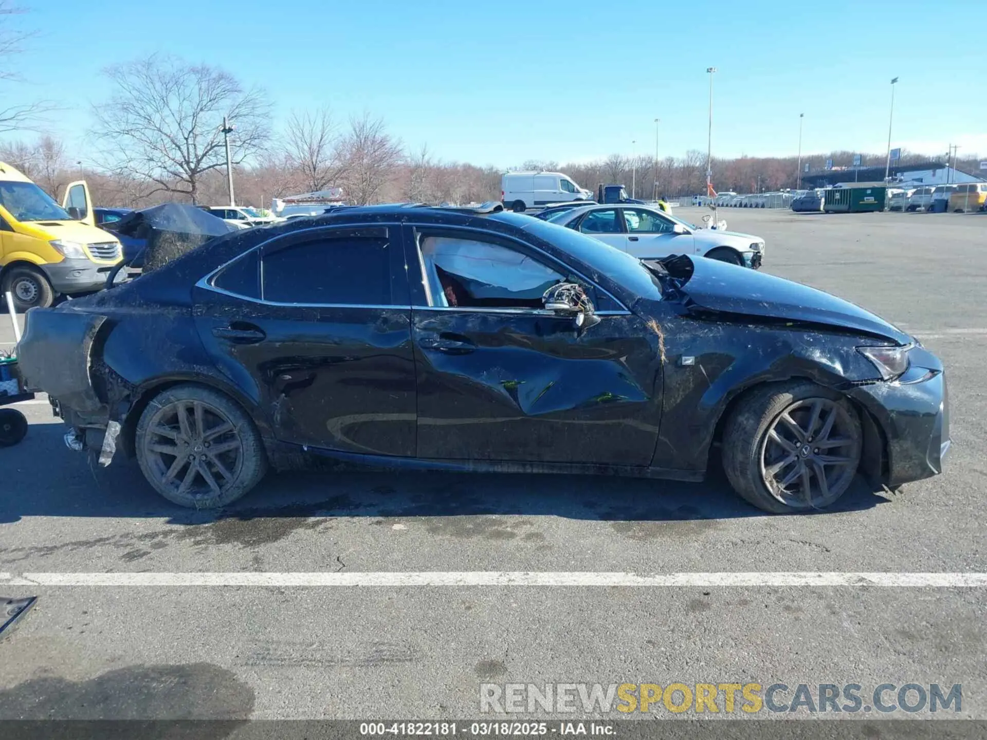 13 Фотография поврежденного автомобиля JTHG81F23L5042318 LEXUS IS 300 2020