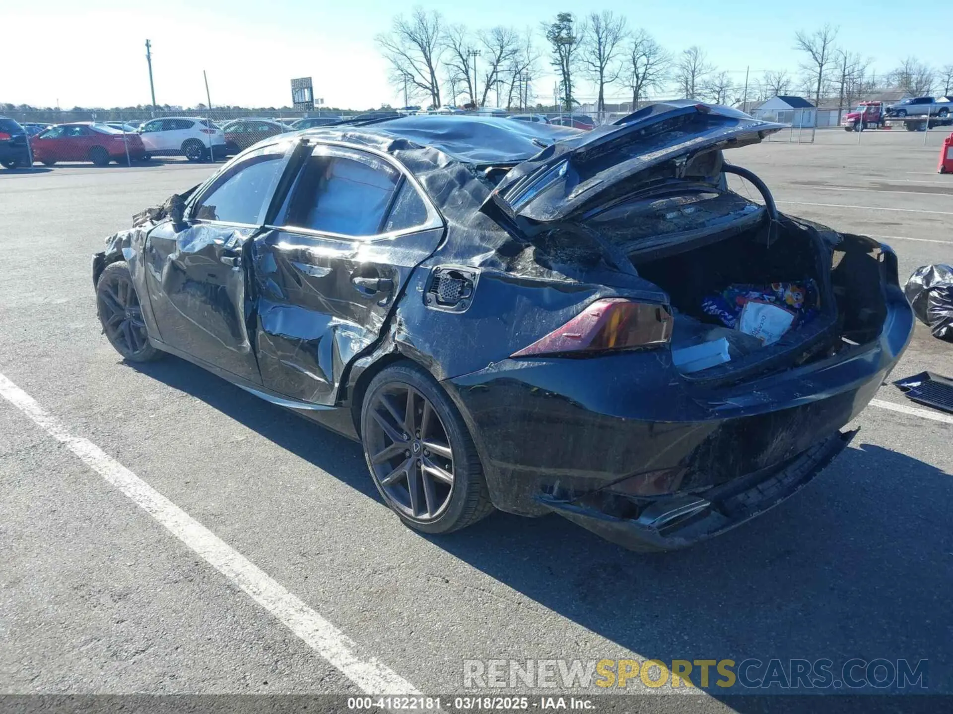 3 Фотография поврежденного автомобиля JTHG81F23L5042318 LEXUS IS 300 2020