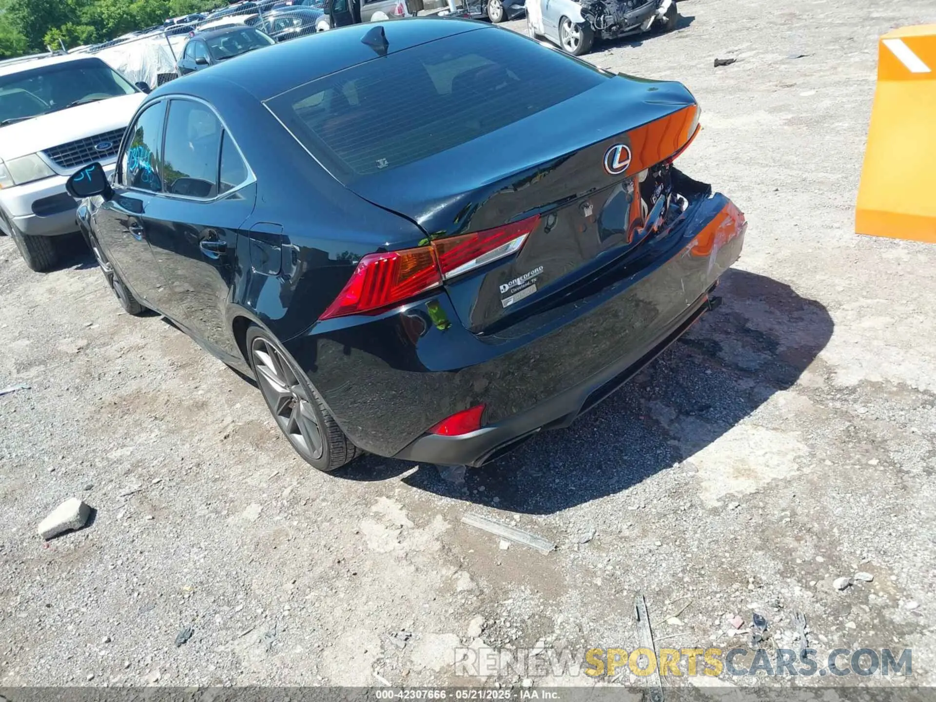 3 Фотография поврежденного автомобиля JTHGA1D23L5107353 LEXUS IS 300 2020