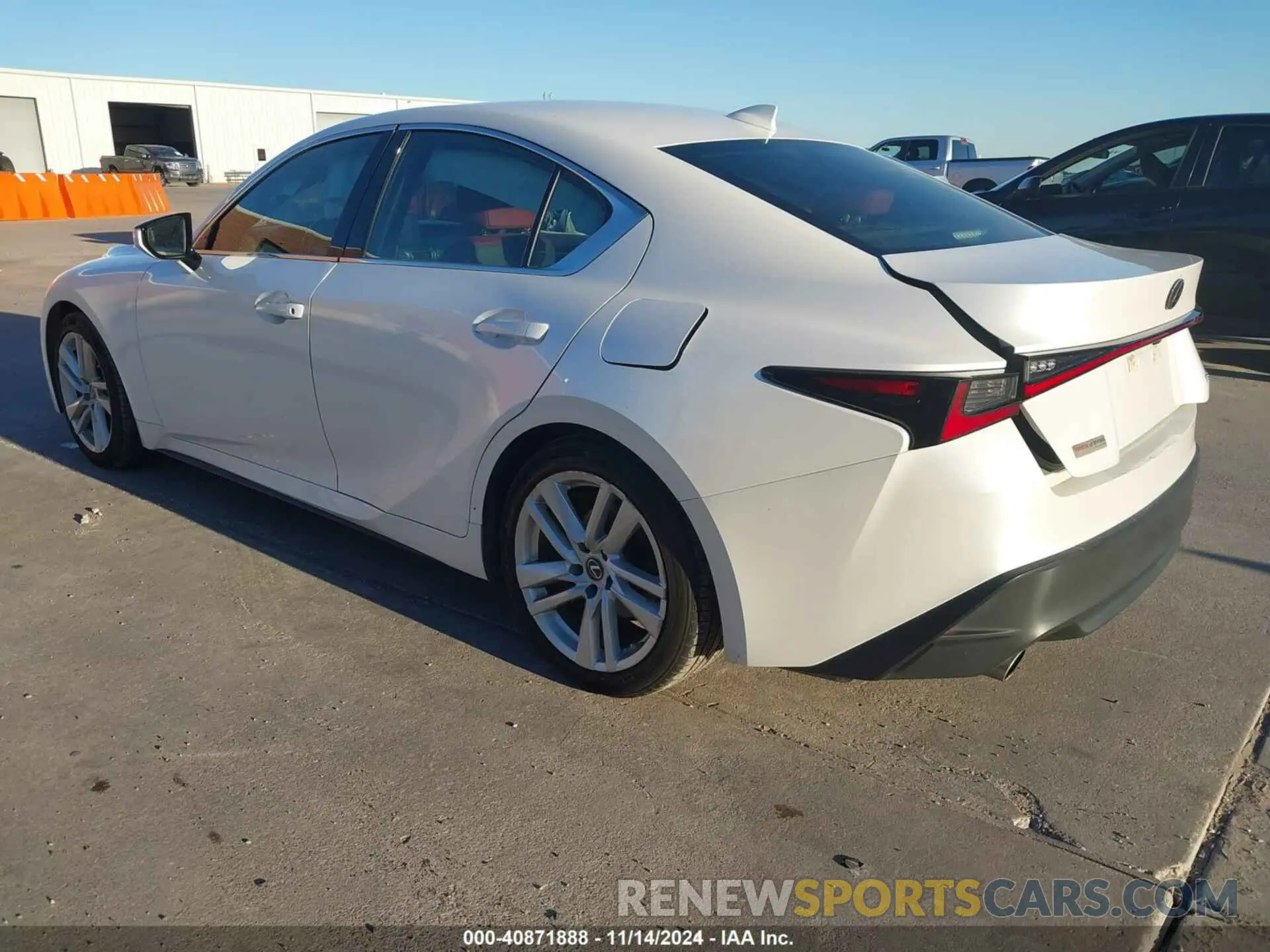 3 Фотография поврежденного автомобиля JTHAA1D28M5117481 LEXUS IS 300 2021