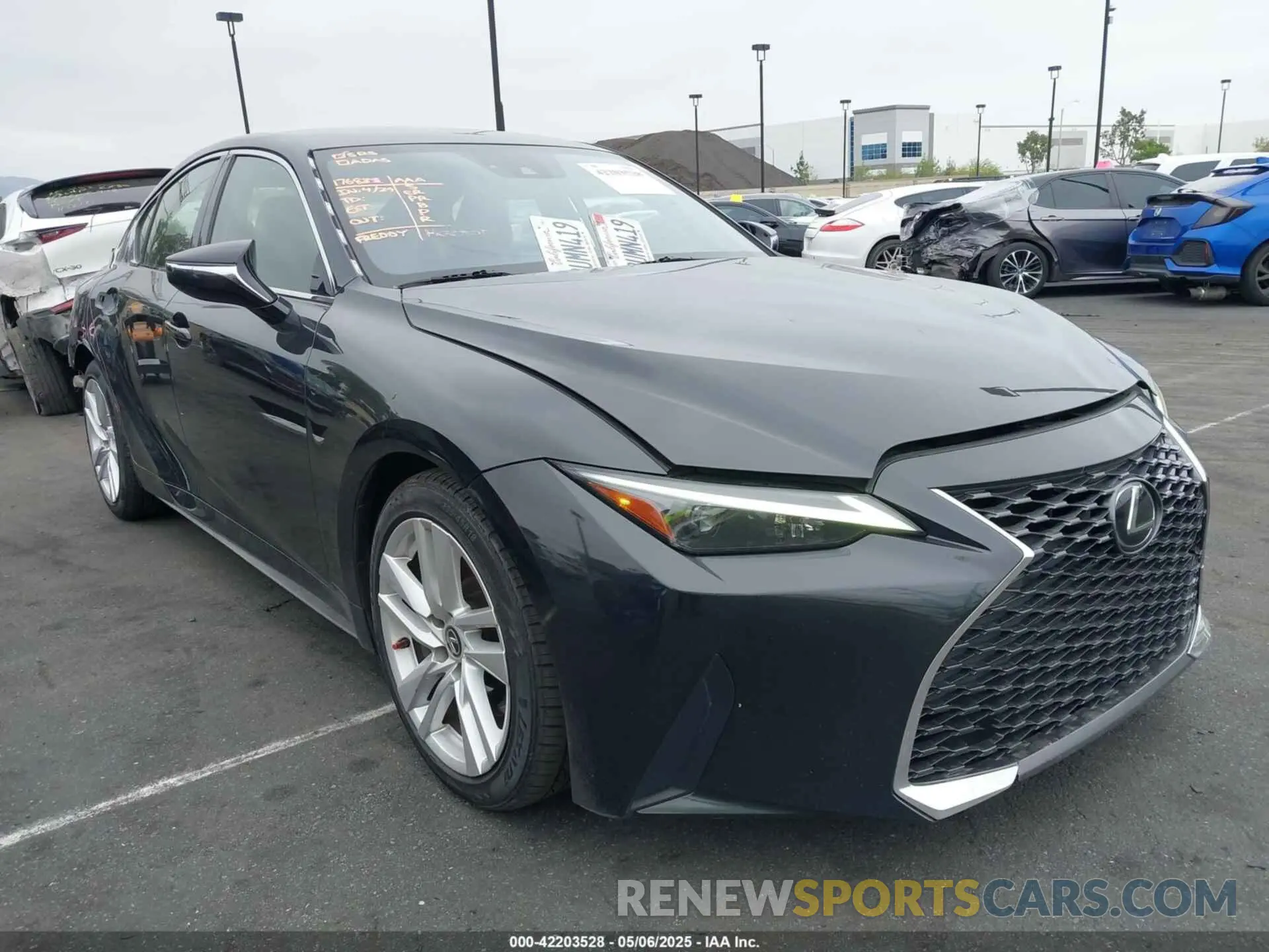 1 Фотография поврежденного автомобиля JTHAA1D29M5111530 LEXUS IS 300 2021