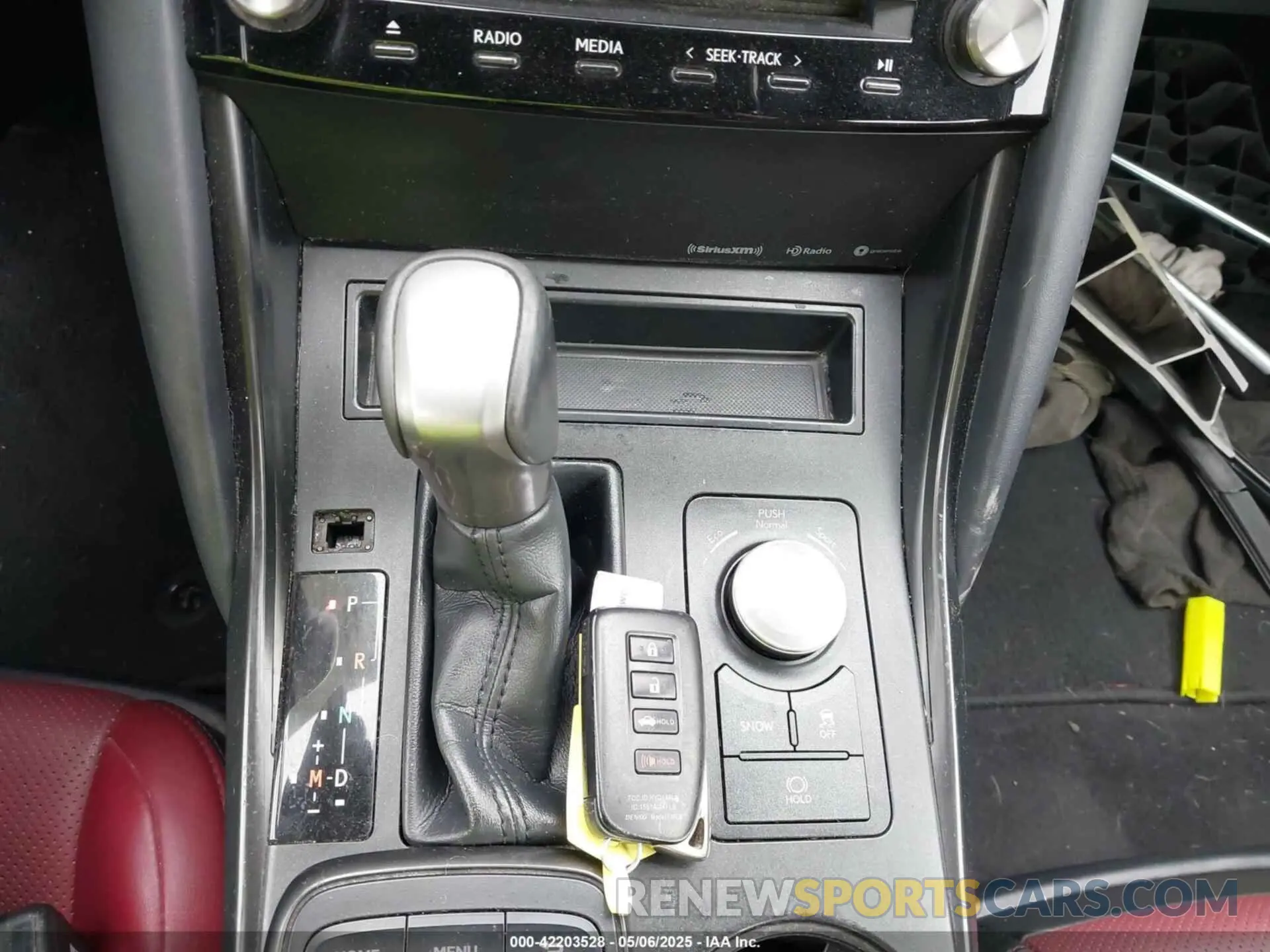11 Фотография поврежденного автомобиля JTHAA1D29M5111530 LEXUS IS 300 2021