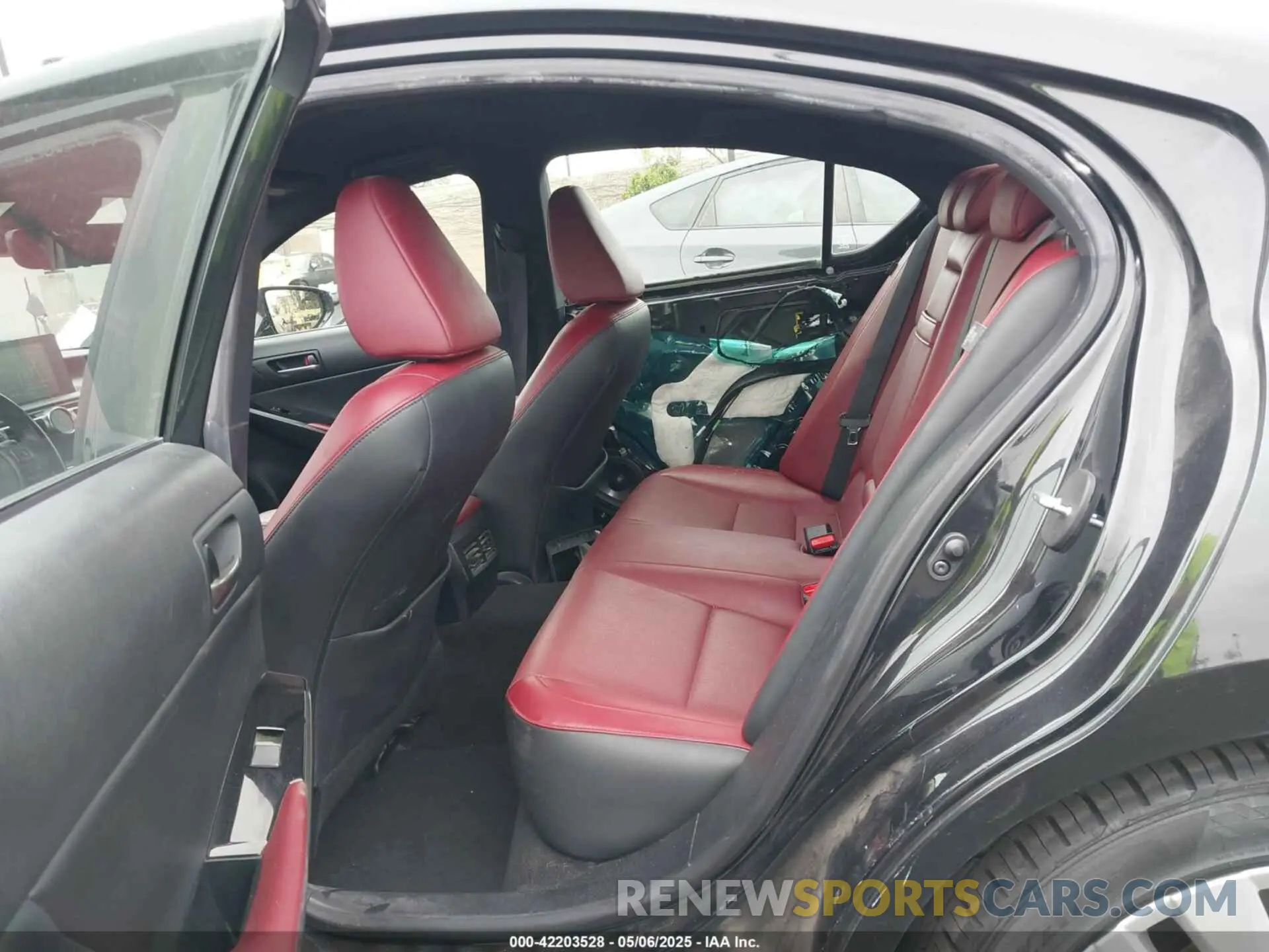 8 Фотография поврежденного автомобиля JTHAA1D29M5111530 LEXUS IS 300 2021