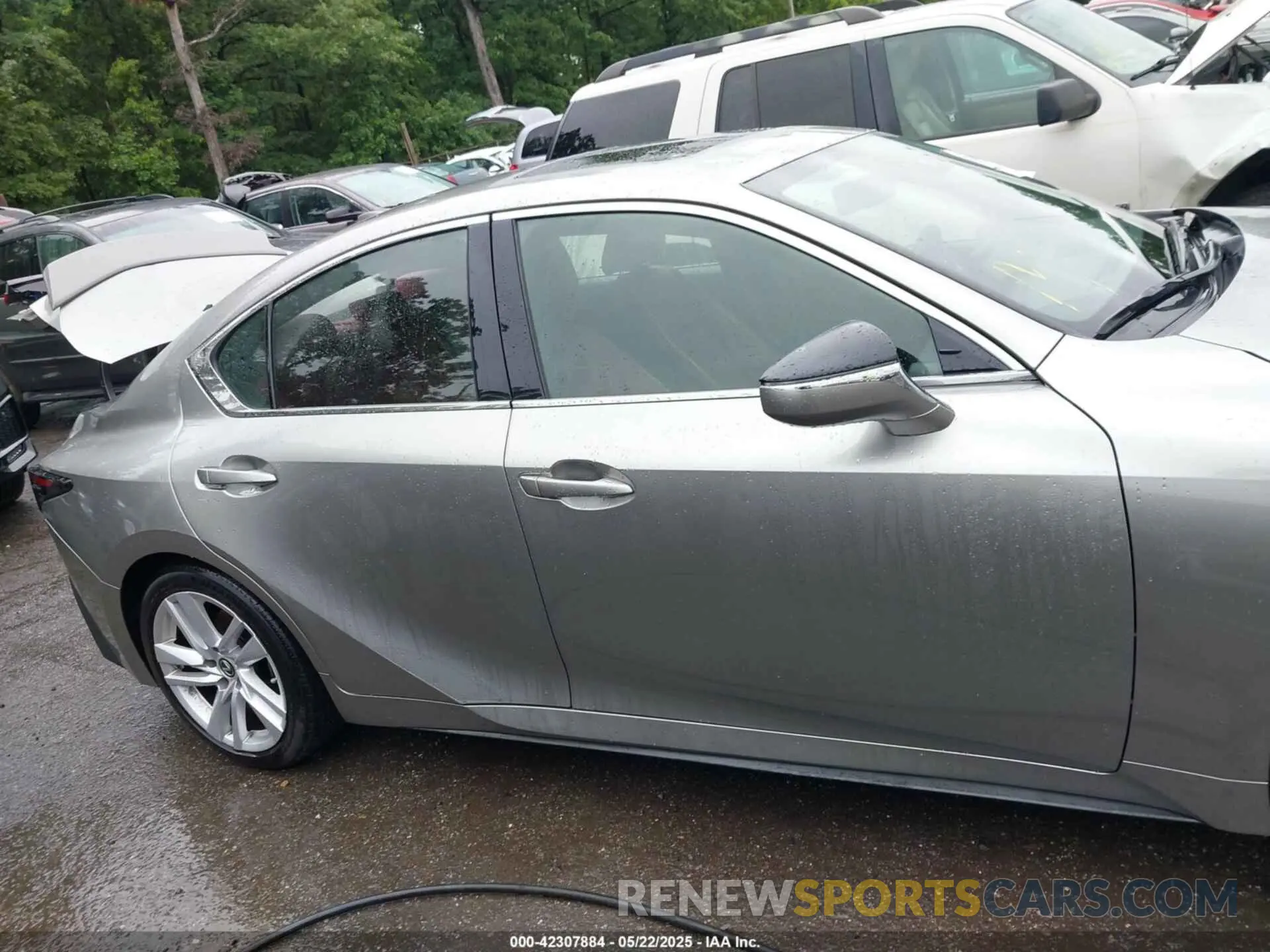 13 Фотография поврежденного автомобиля JTHC81F23M5047096 LEXUS IS 300 2021