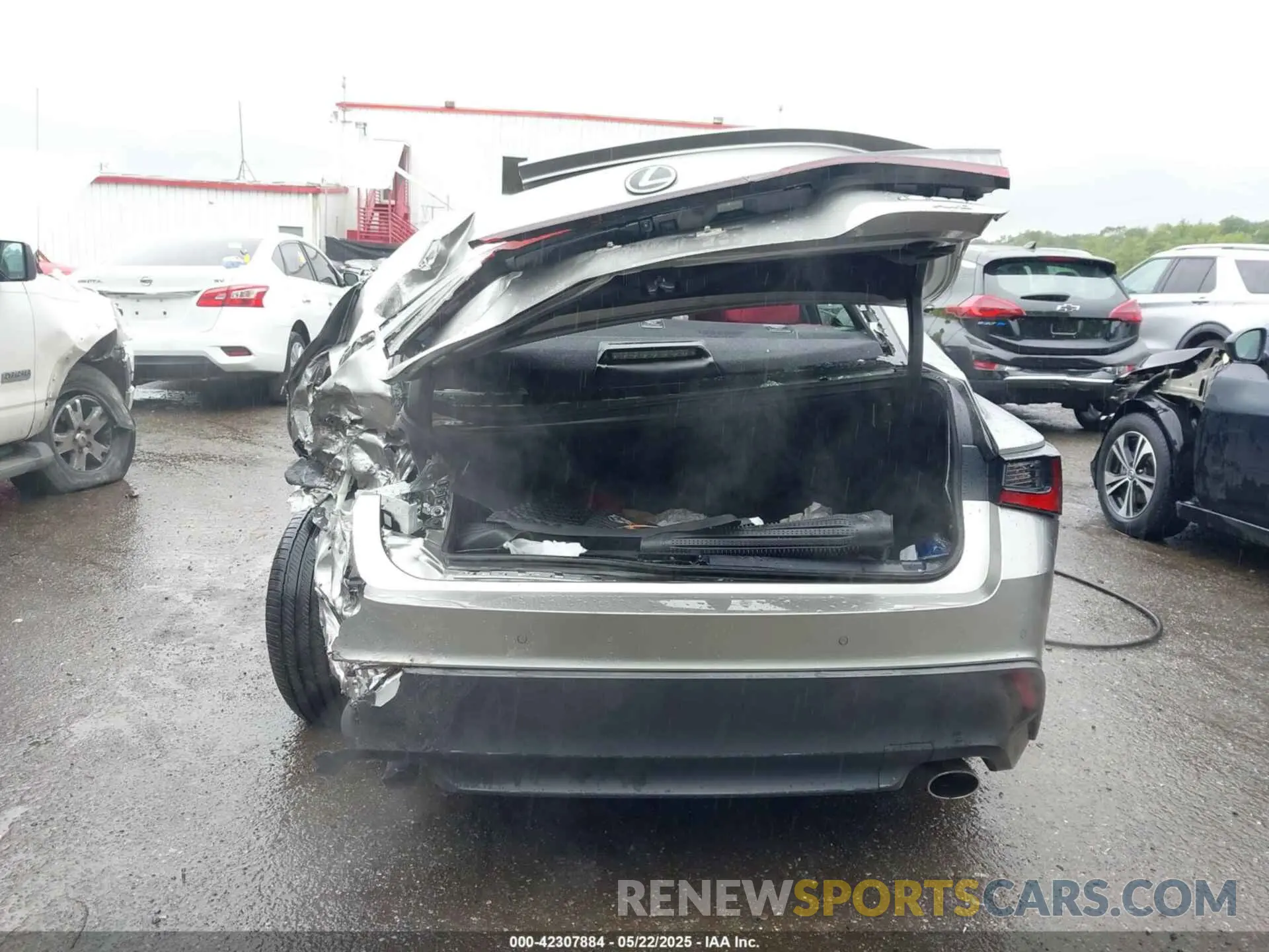 16 Фотография поврежденного автомобиля JTHC81F23M5047096 LEXUS IS 300 2021