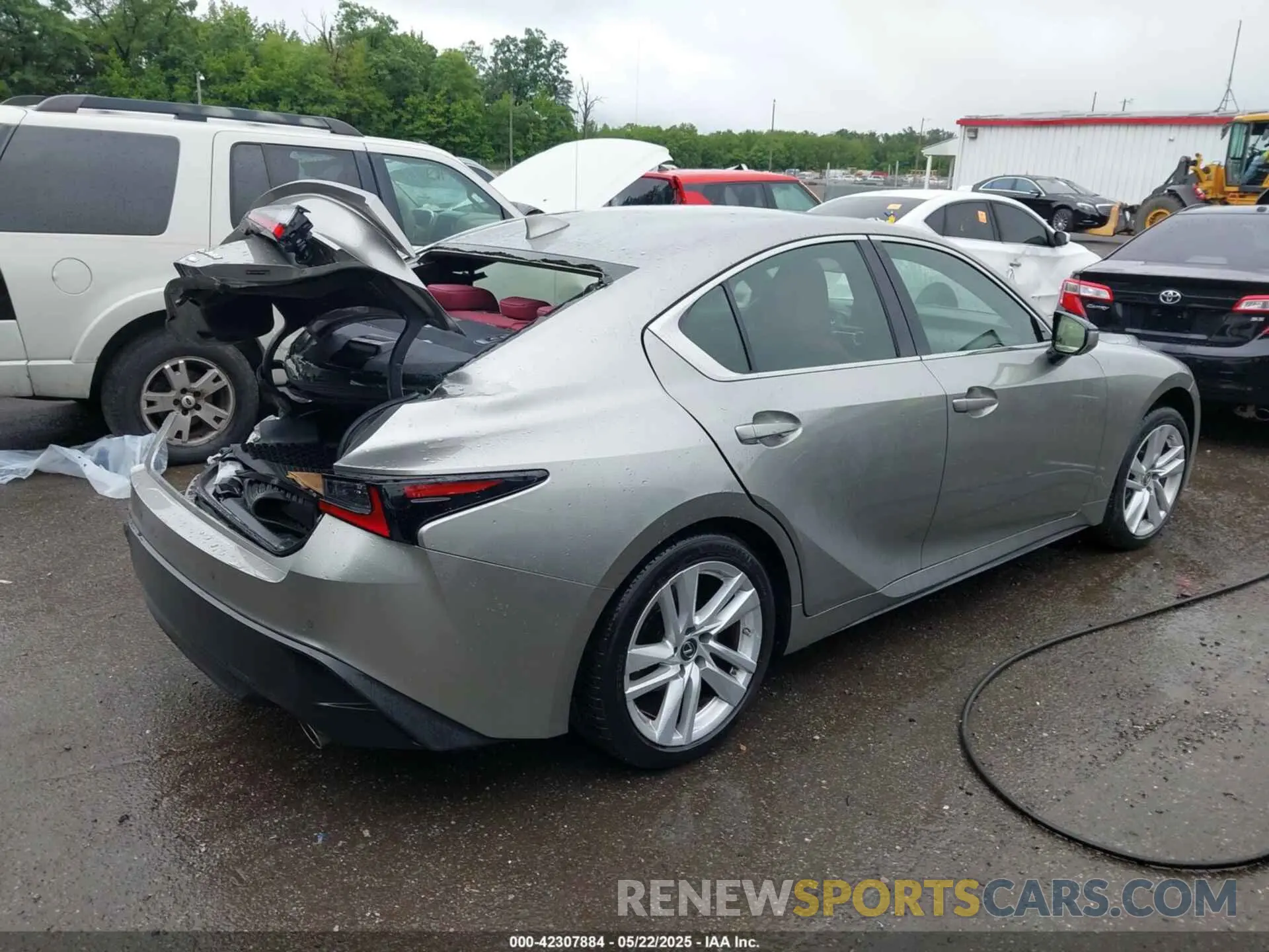 4 Фотография поврежденного автомобиля JTHC81F23M5047096 LEXUS IS 300 2021