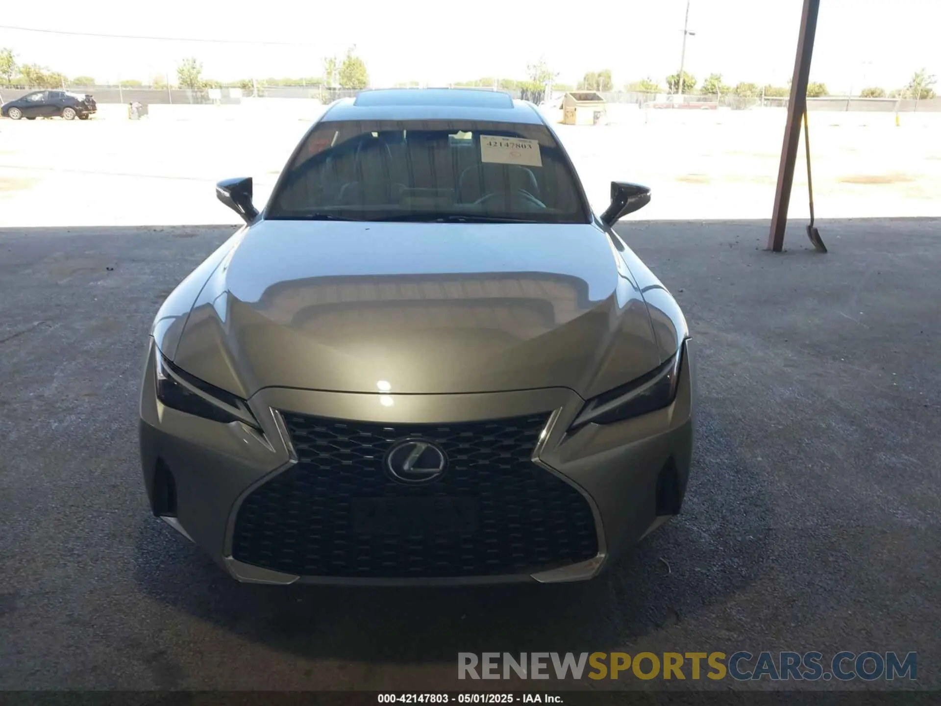 12 Фотография поврежденного автомобиля JTHCA1D20M5112820 LEXUS IS 300 2021