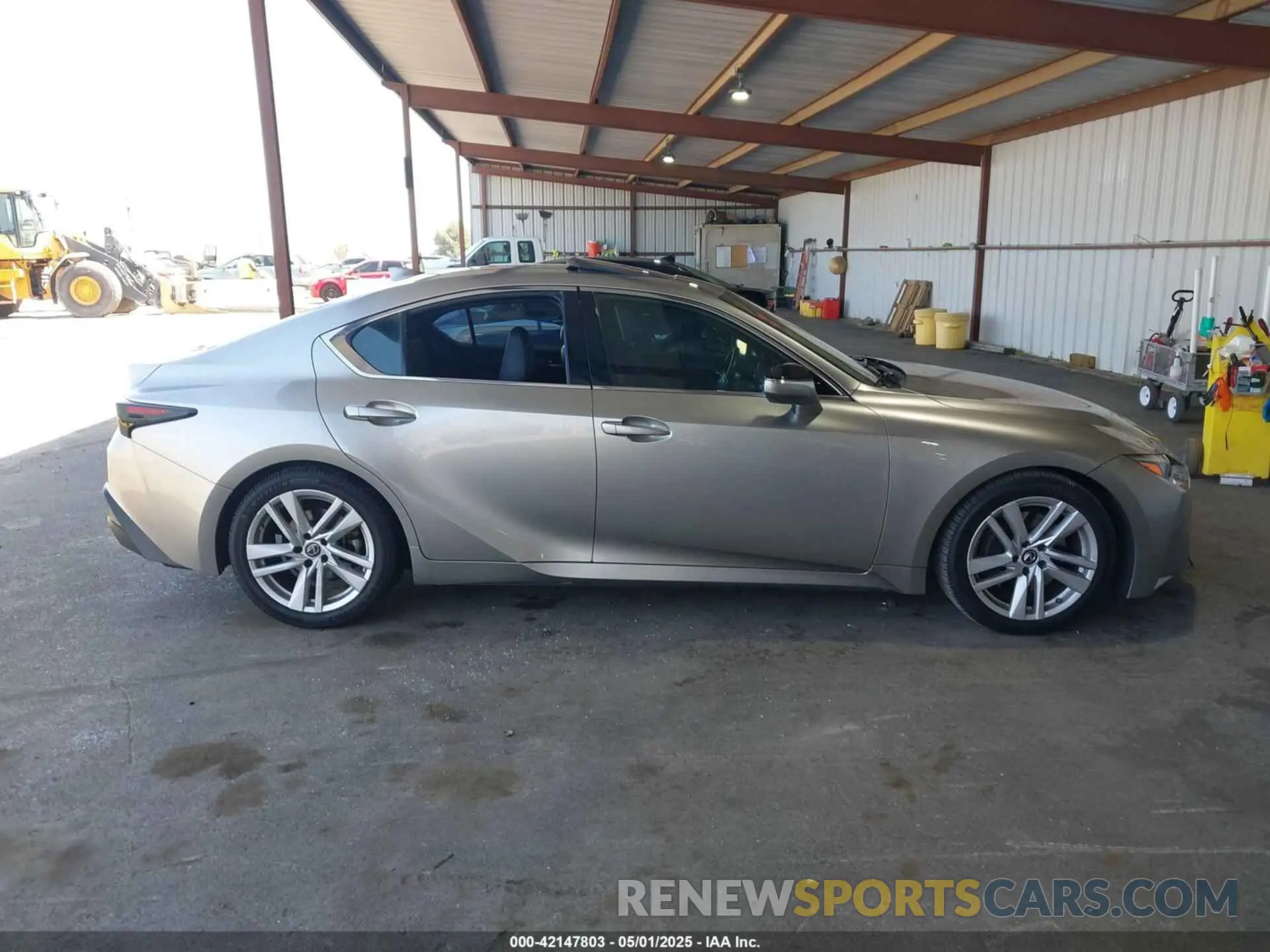 13 Фотография поврежденного автомобиля JTHCA1D20M5112820 LEXUS IS 300 2021