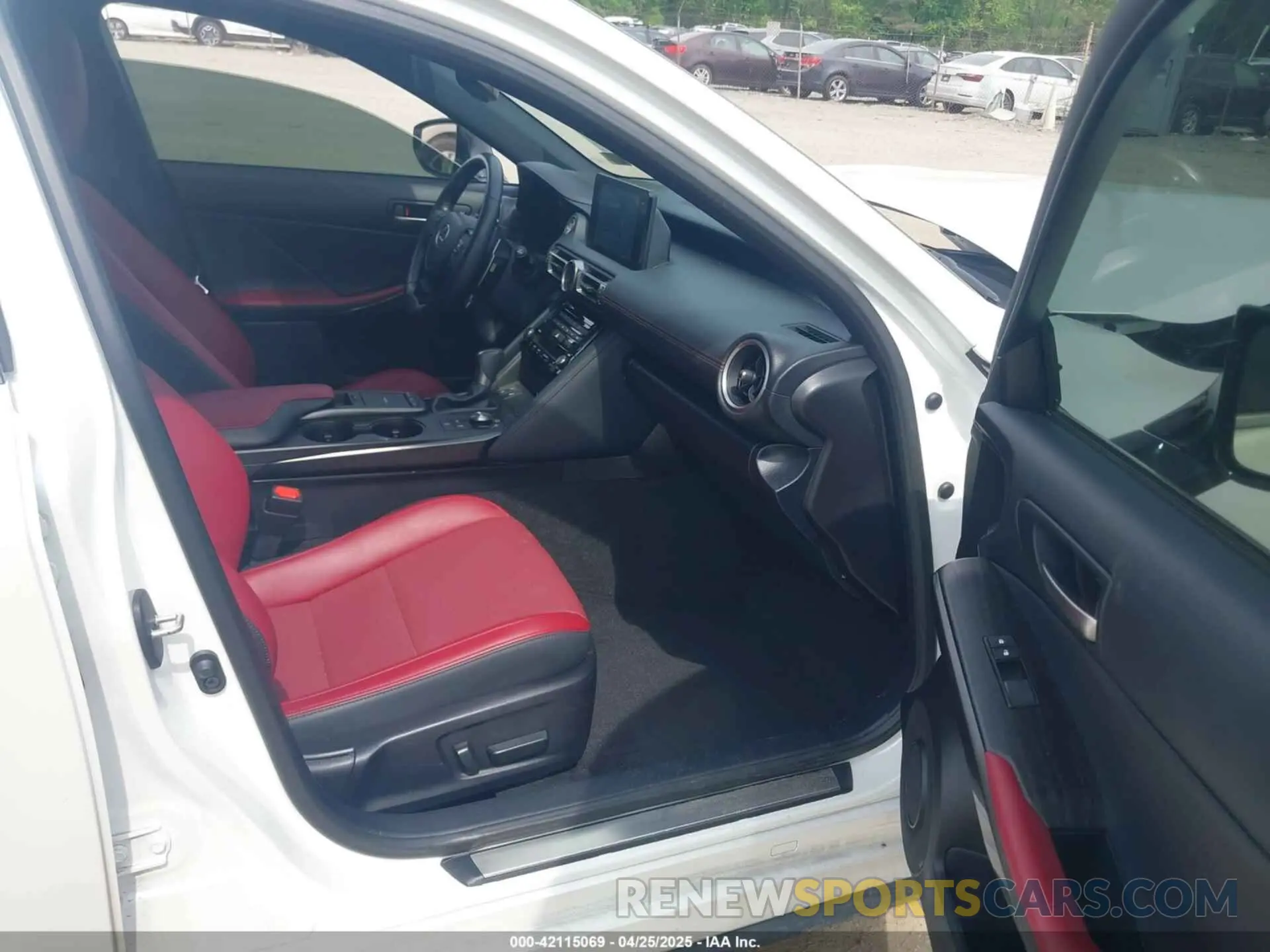 5 Фотография поврежденного автомобиля JTHD81F21N5048009 LEXUS IS 300 2022