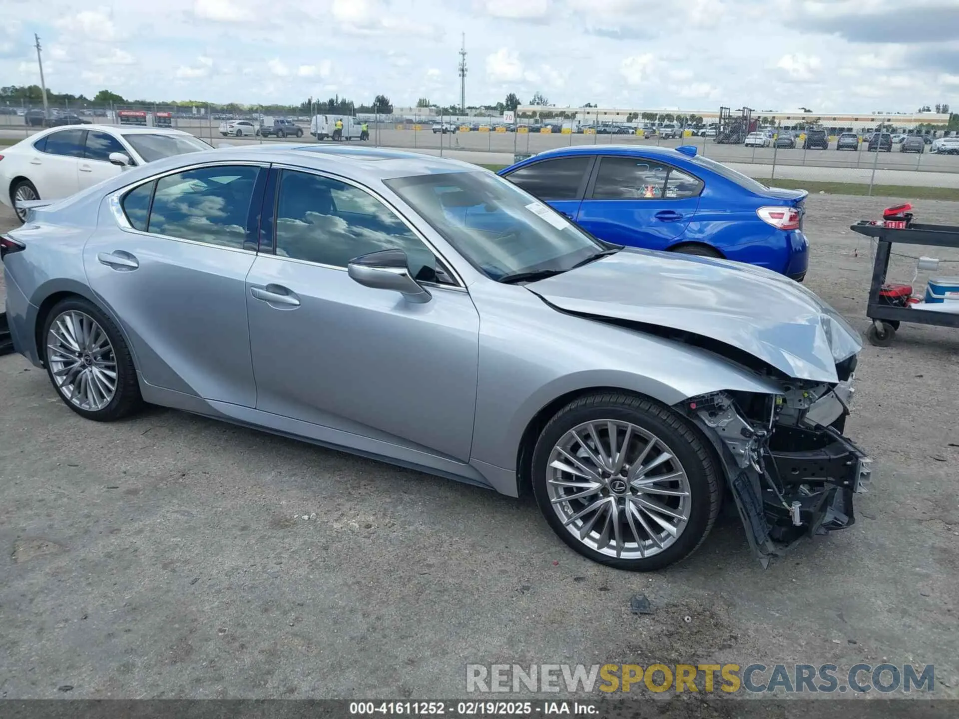 1 Фотография поврежденного автомобиля JTHDA1D24N5119341 LEXUS IS 300 2022