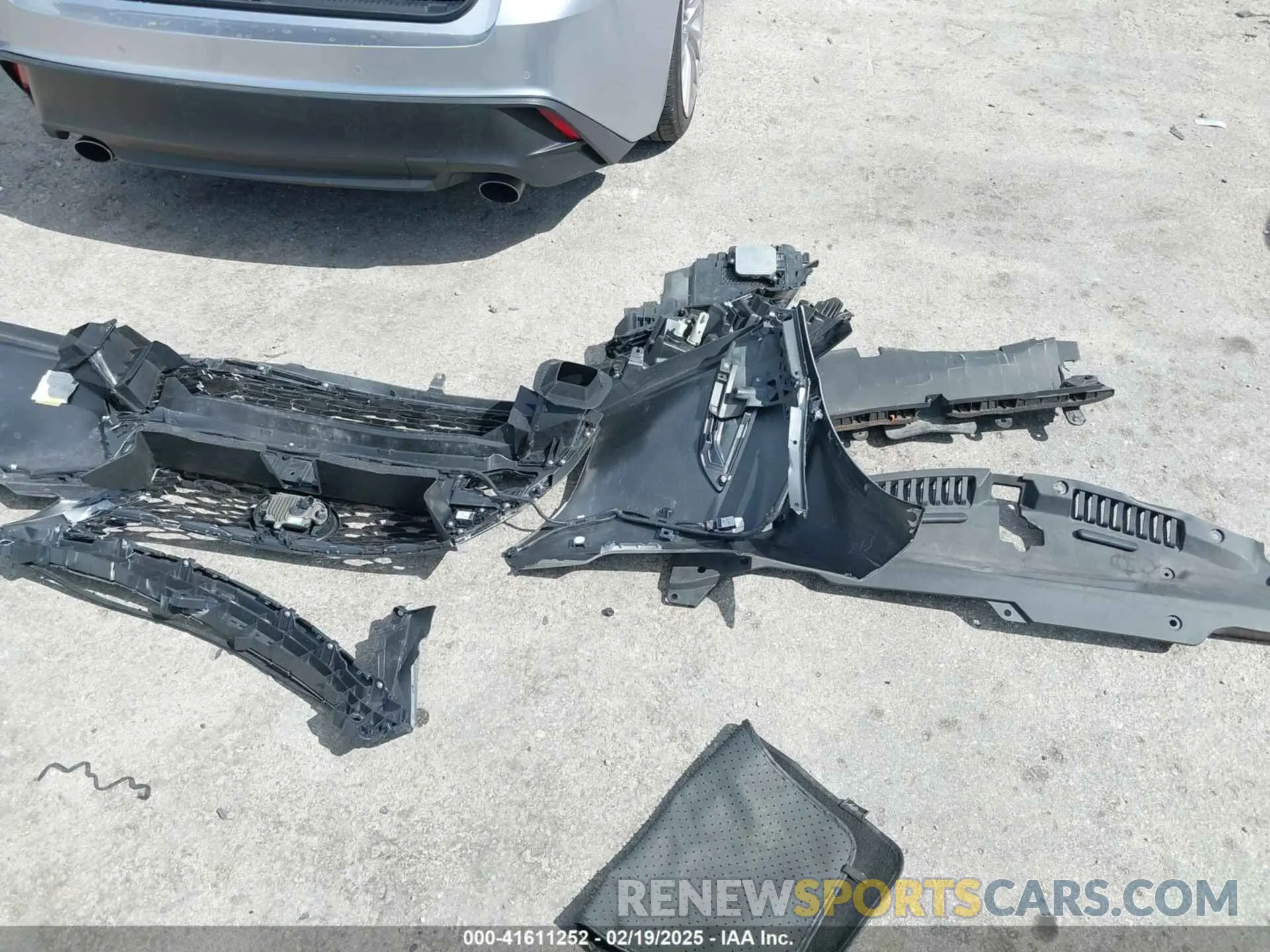 12 Фотография поврежденного автомобиля JTHDA1D24N5119341 LEXUS IS 300 2022
