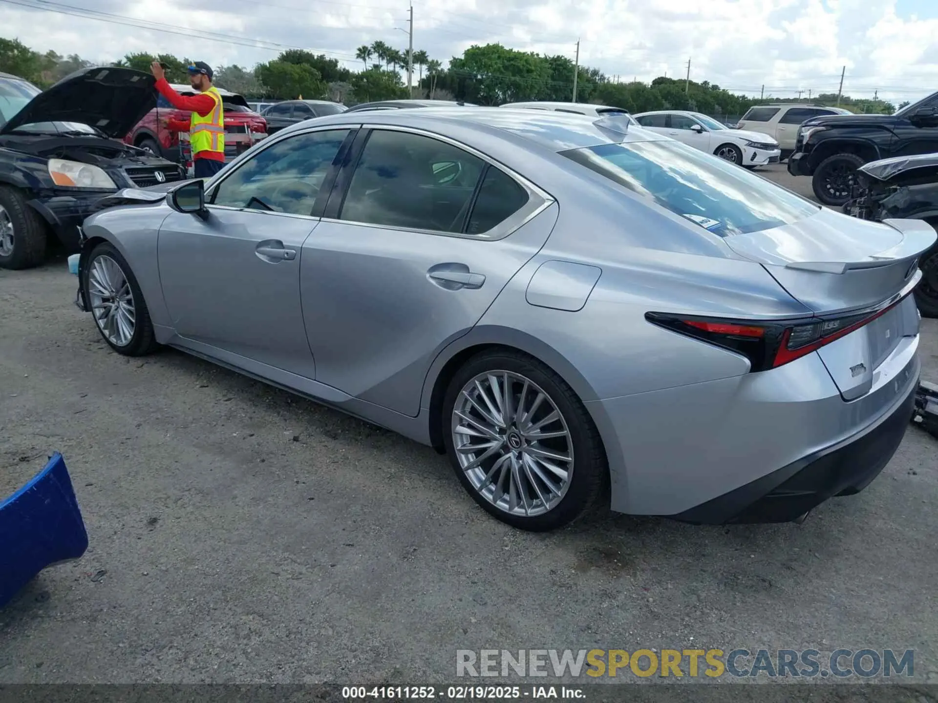 3 Фотография поврежденного автомобиля JTHDA1D24N5119341 LEXUS IS 300 2022