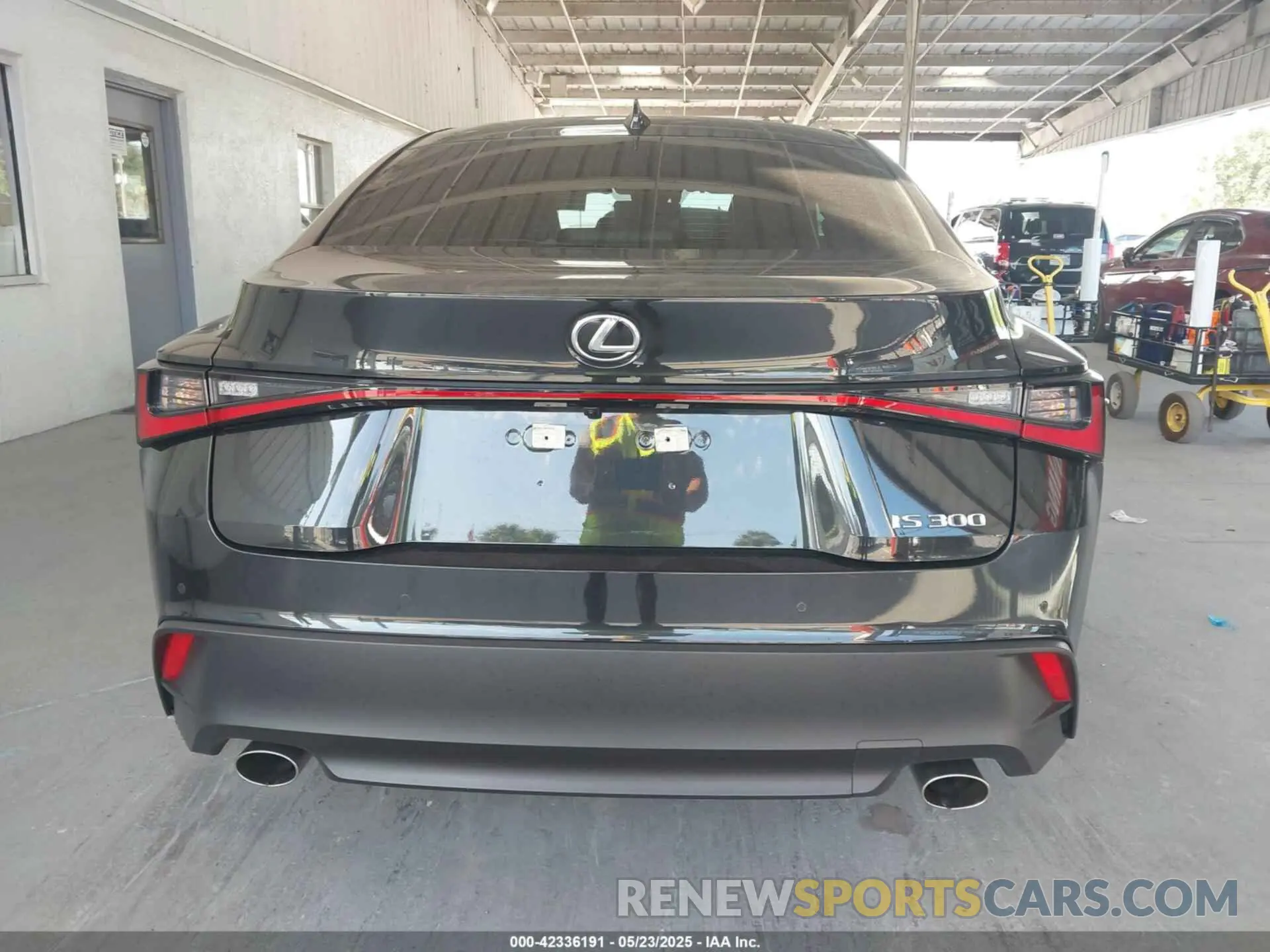 16 Фотография поврежденного автомобиля JTHCA1D2XP5125840 LEXUS IS 300 2023