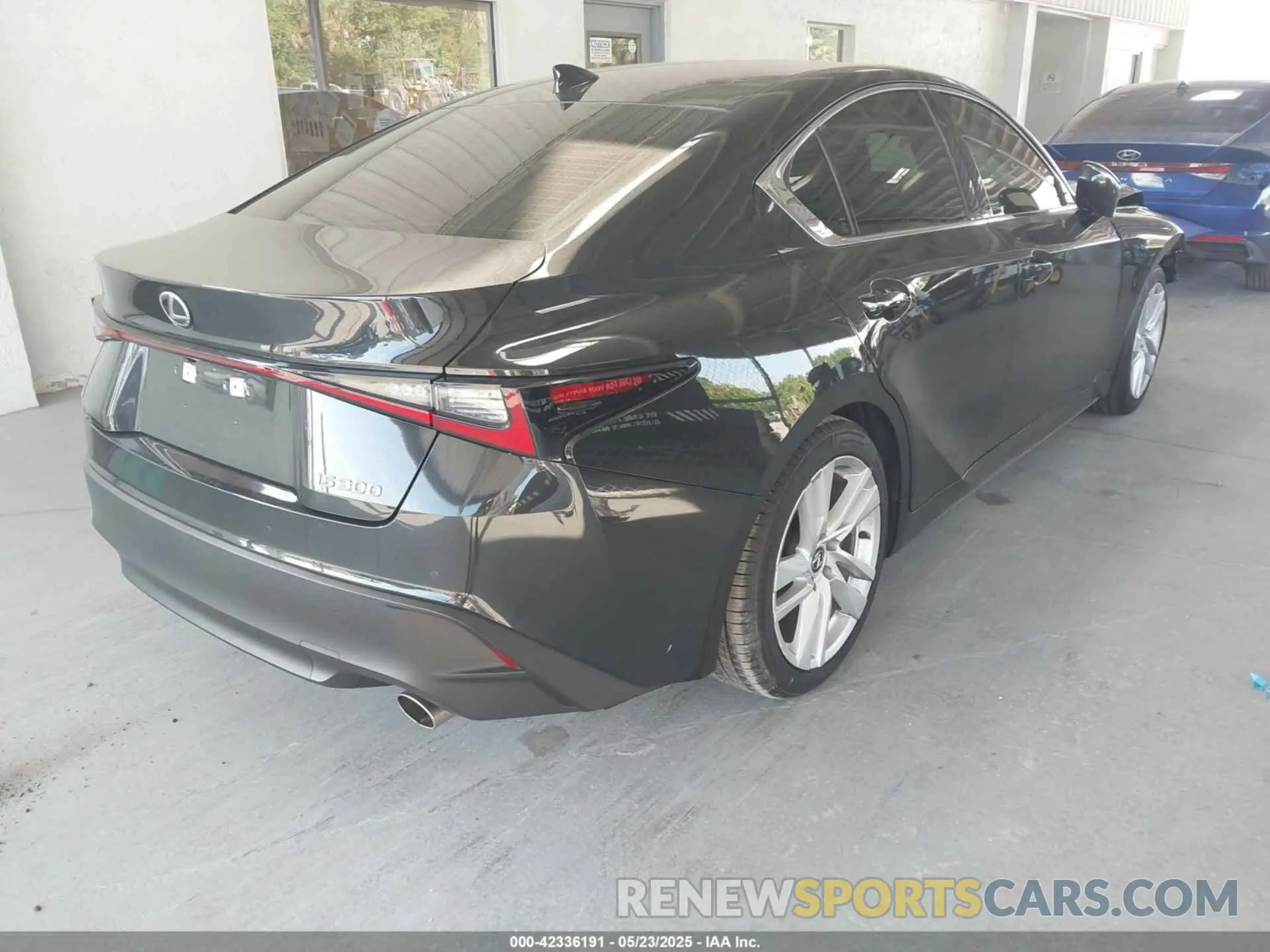 4 Фотография поврежденного автомобиля JTHCA1D2XP5125840 LEXUS IS 300 2023