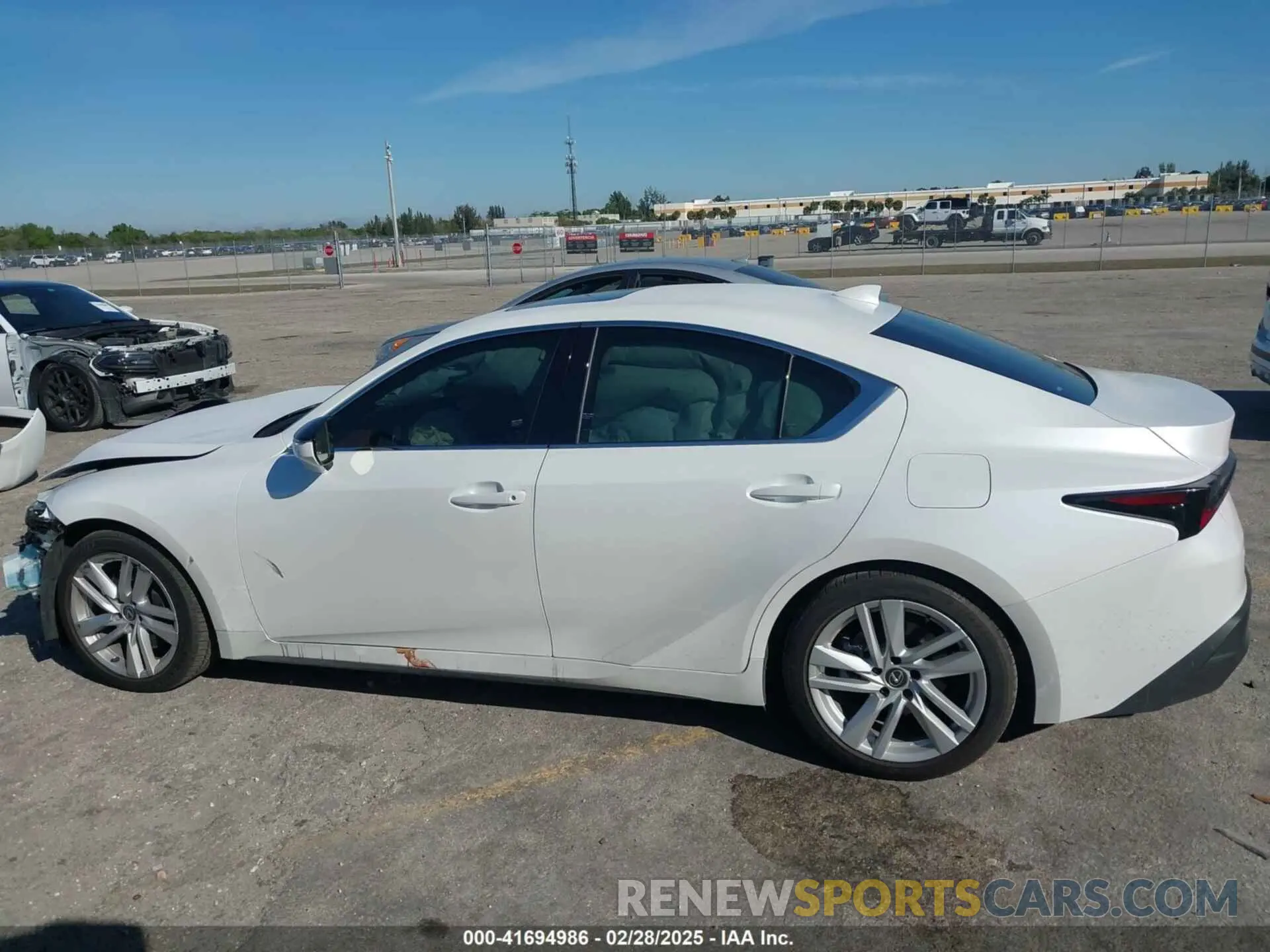 13 Фотография поврежденного автомобиля JTHCA1D23R5133037 LEXUS IS 300 2024