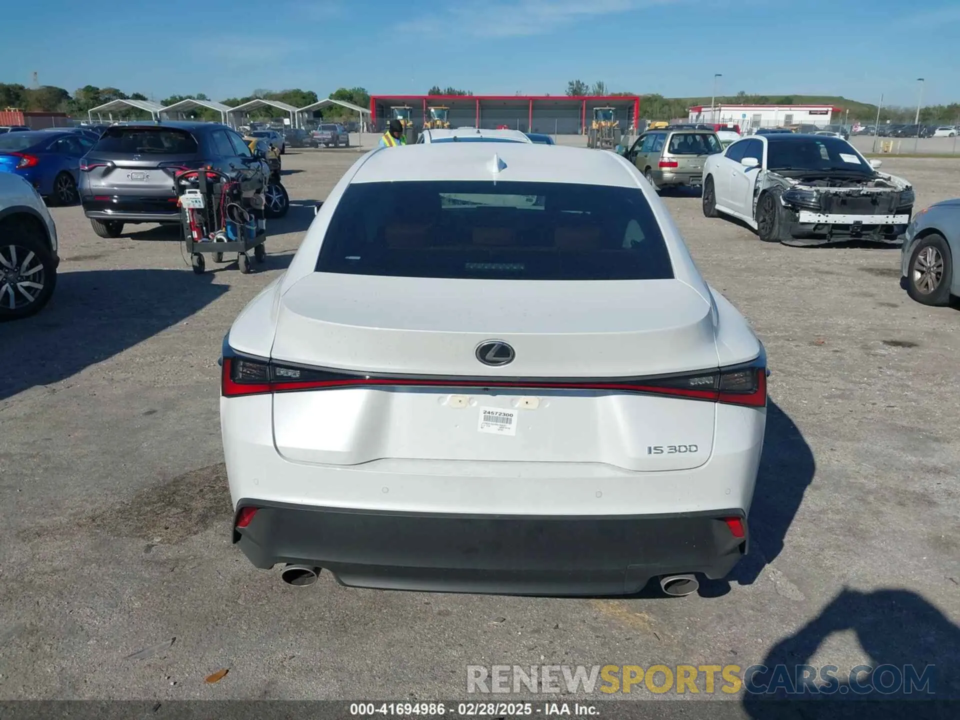 15 Фотография поврежденного автомобиля JTHCA1D23R5133037 LEXUS IS 300 2024