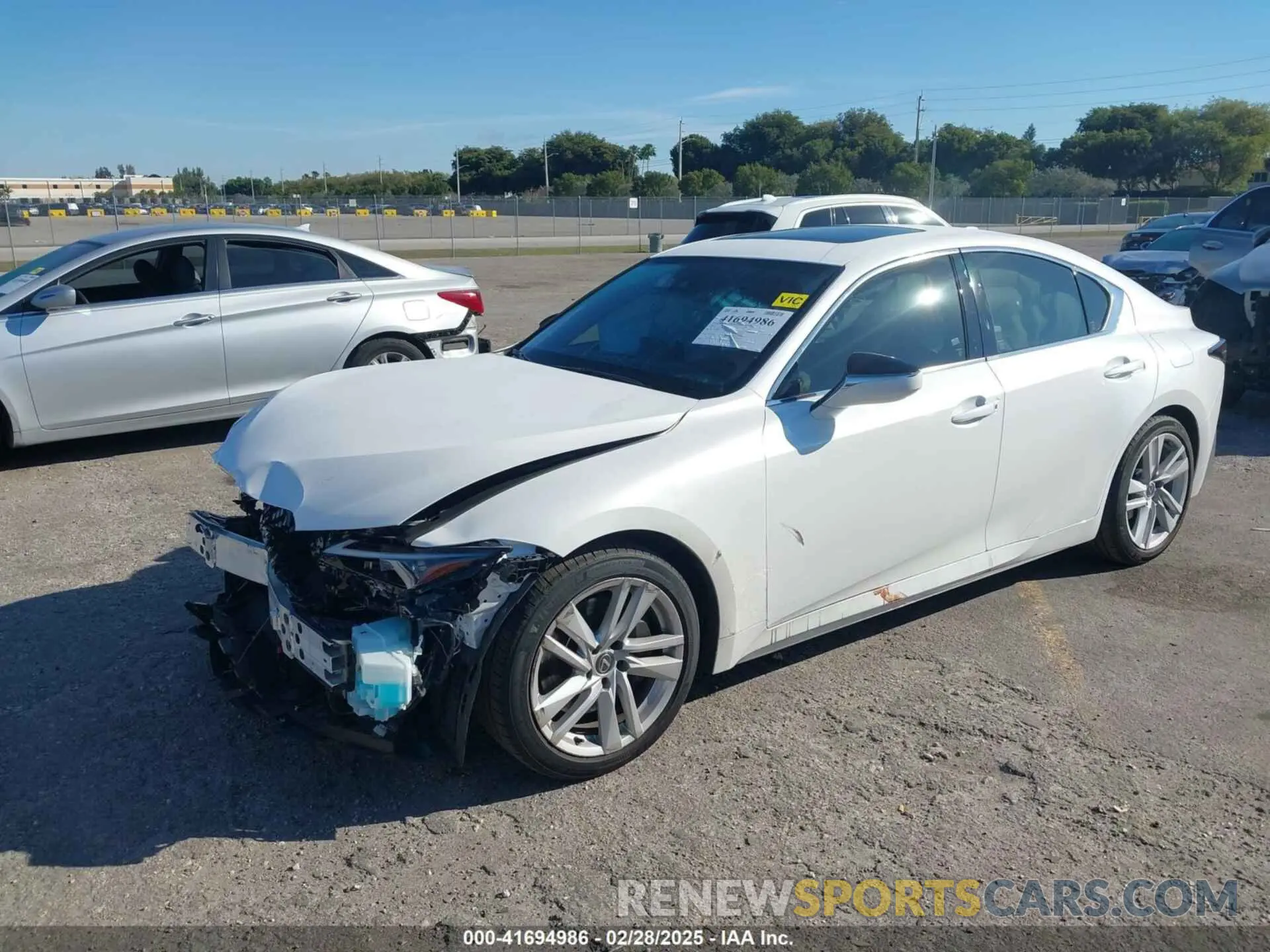 2 Фотография поврежденного автомобиля JTHCA1D23R5133037 LEXUS IS 300 2024