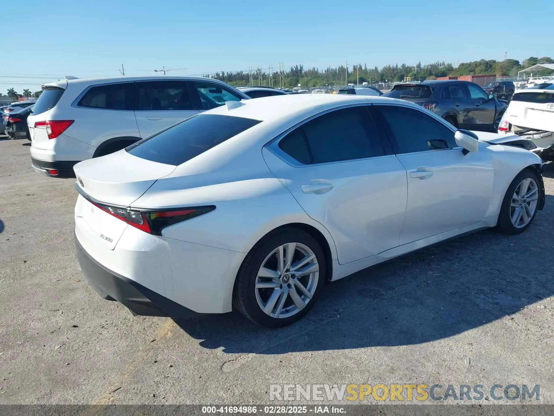4 Фотография поврежденного автомобиля JTHCA1D23R5133037 LEXUS IS 300 2024