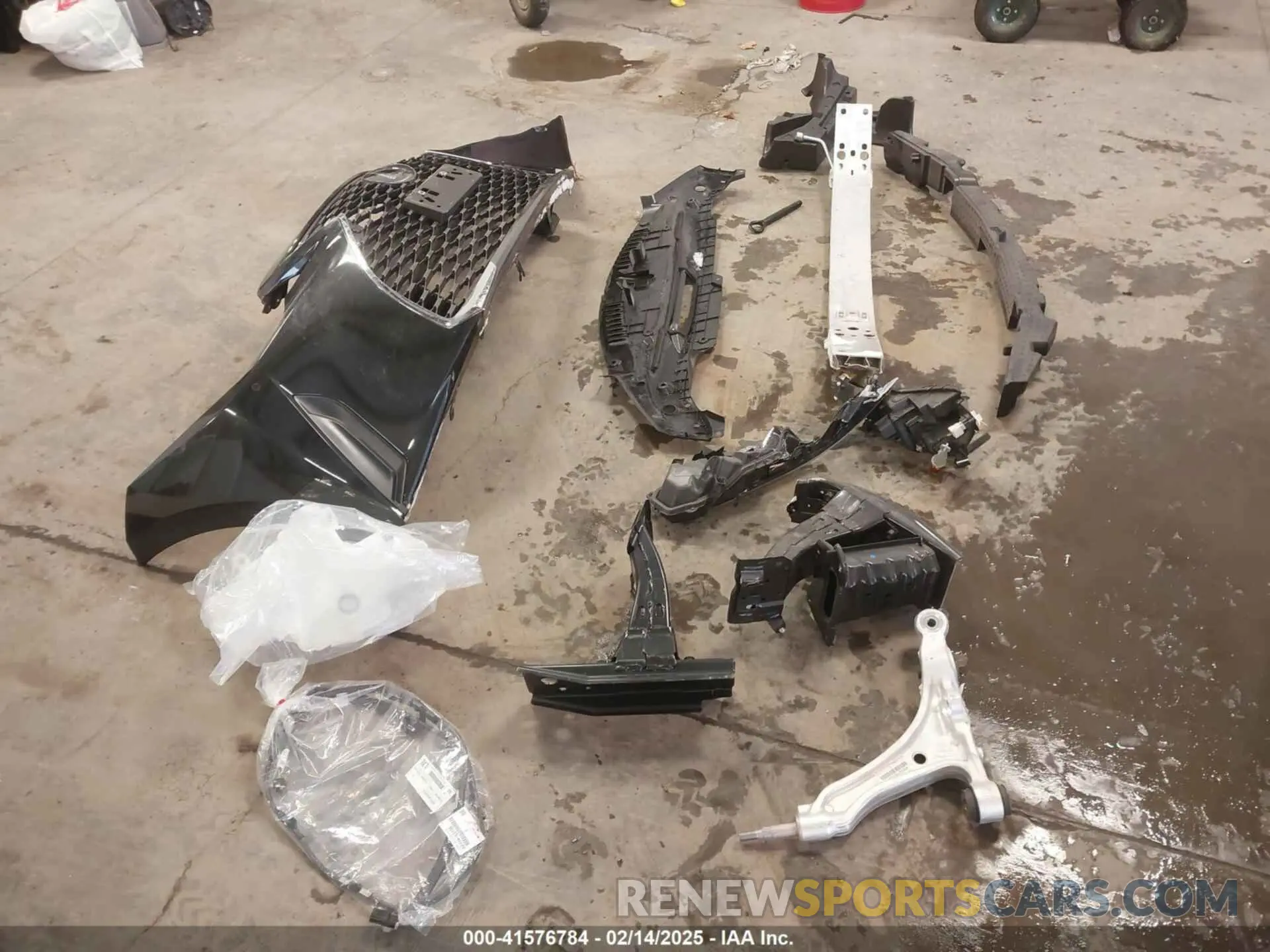 12 Фотография поврежденного автомобиля JTHD81F28R5052855 LEXUS IS 300 2024