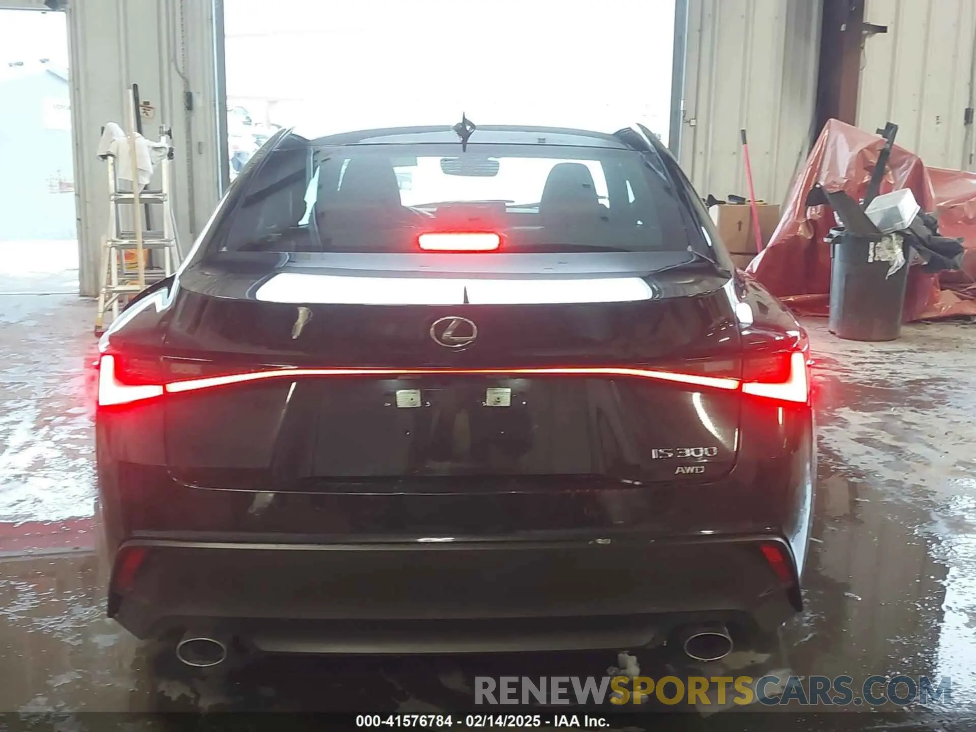 17 Фотография поврежденного автомобиля JTHD81F28R5052855 LEXUS IS 300 2024