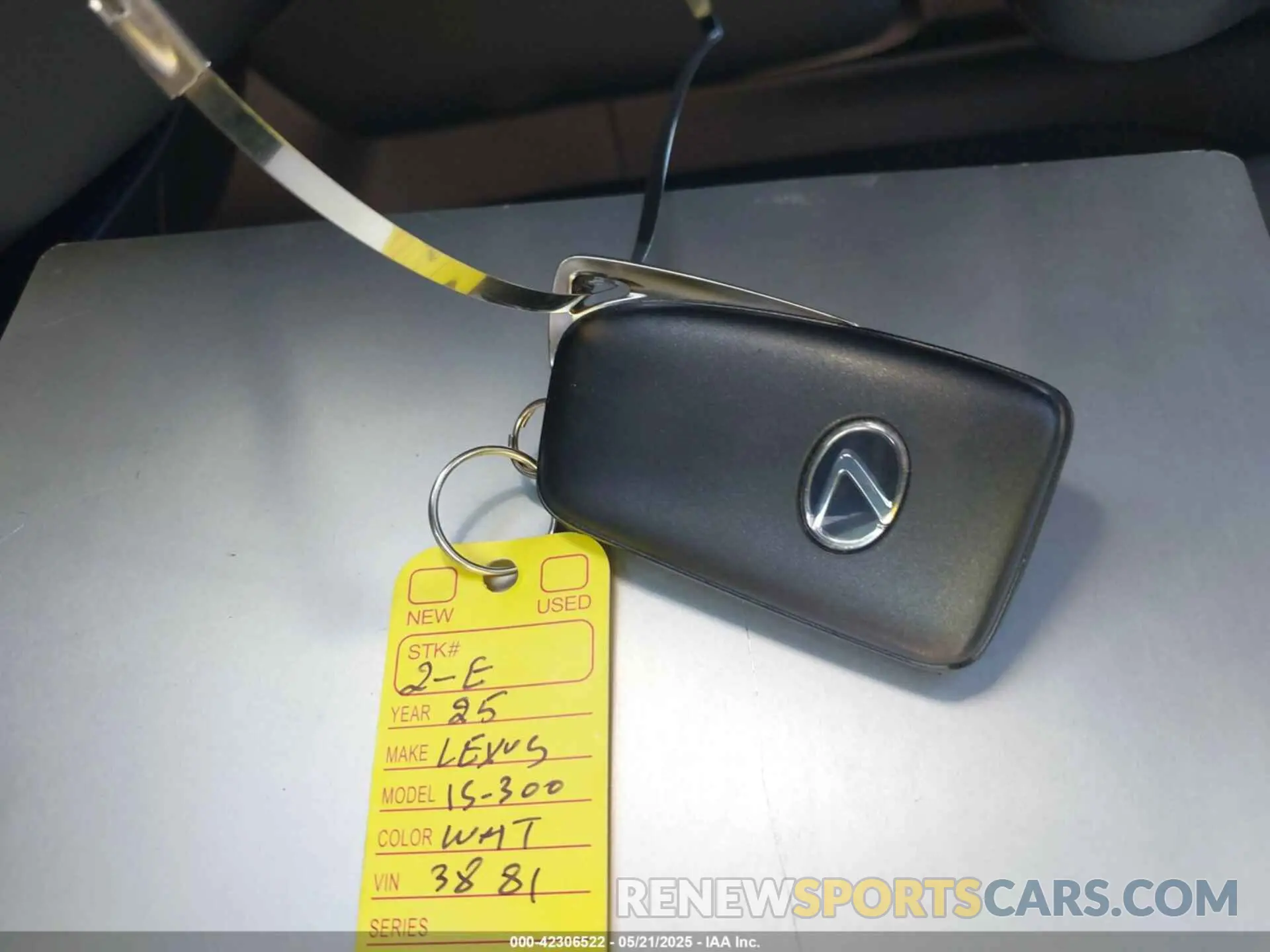 11 Фотография поврежденного автомобиля JTHBA1D23S5133881 LEXUS IS 300 2025