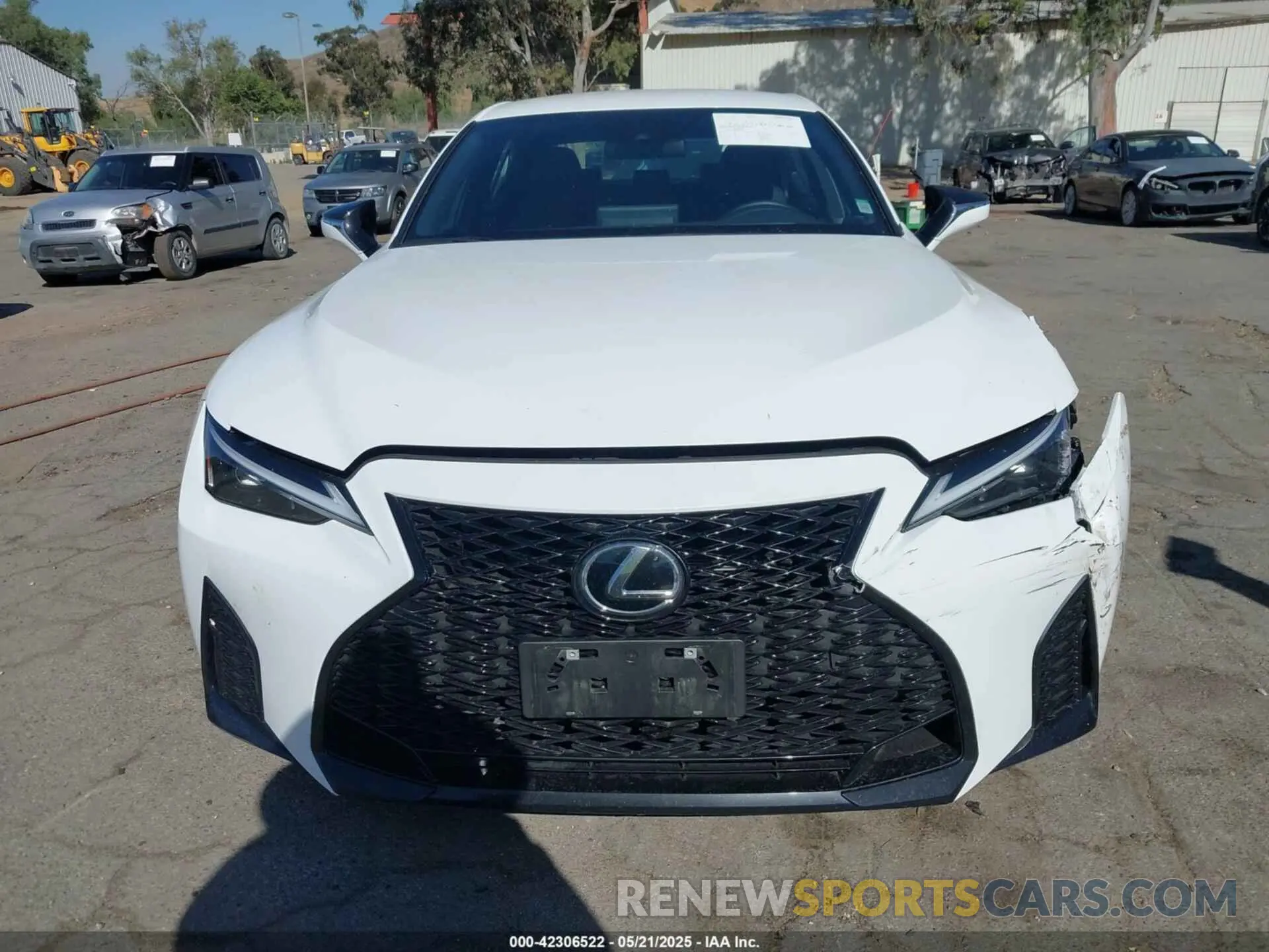 12 Фотография поврежденного автомобиля JTHBA1D23S5133881 LEXUS IS 300 2025