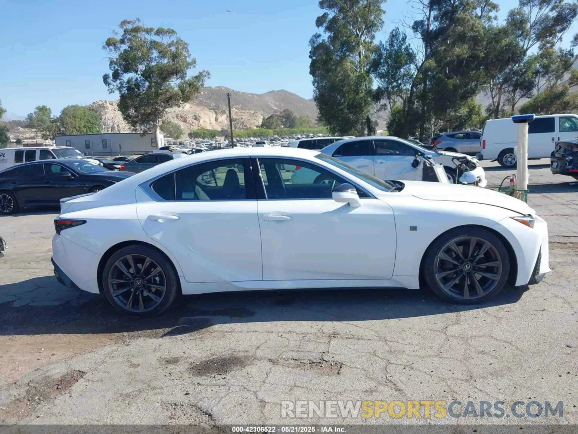 13 Фотография поврежденного автомобиля JTHBA1D23S5133881 LEXUS IS 300 2025