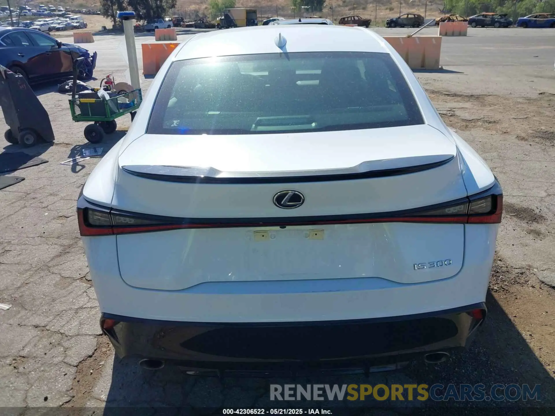 16 Фотография поврежденного автомобиля JTHBA1D23S5133881 LEXUS IS 300 2025