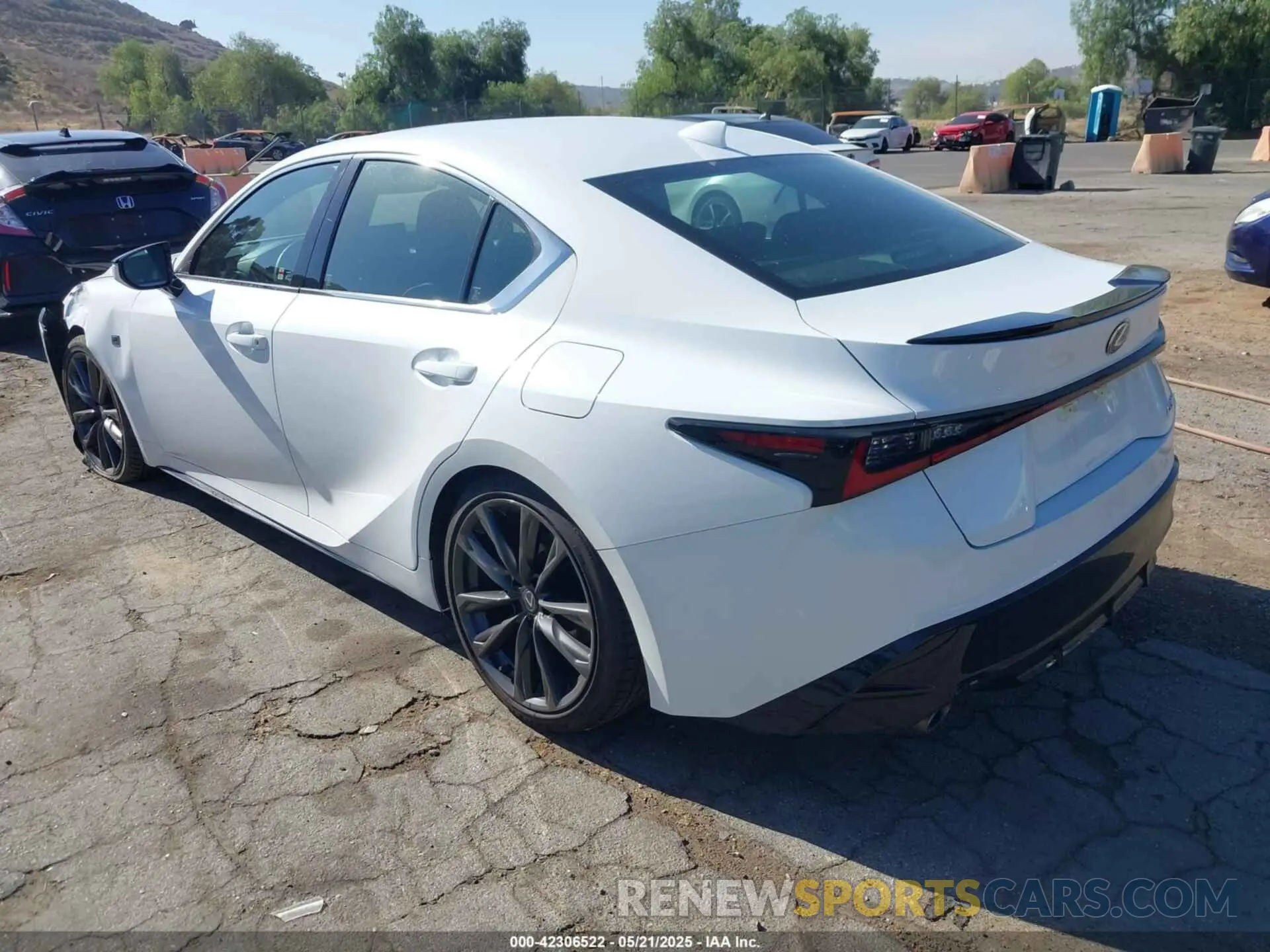 3 Фотография поврежденного автомобиля JTHBA1D23S5133881 LEXUS IS 300 2025