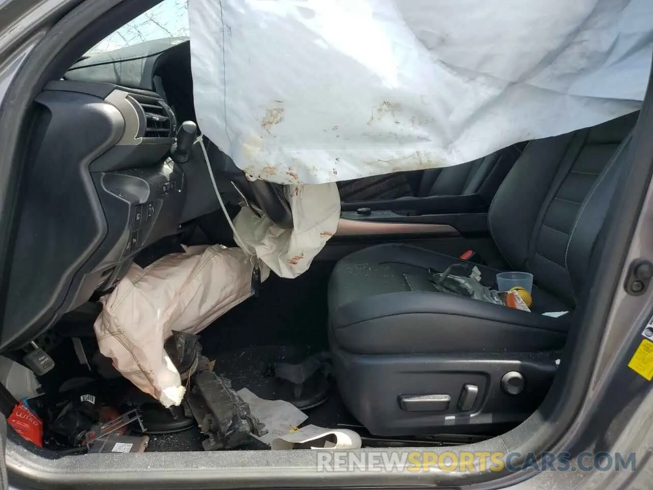 7 Фотография поврежденного автомобиля JTHGA1D20L5107925 LEXUS IS 300 F S 2020