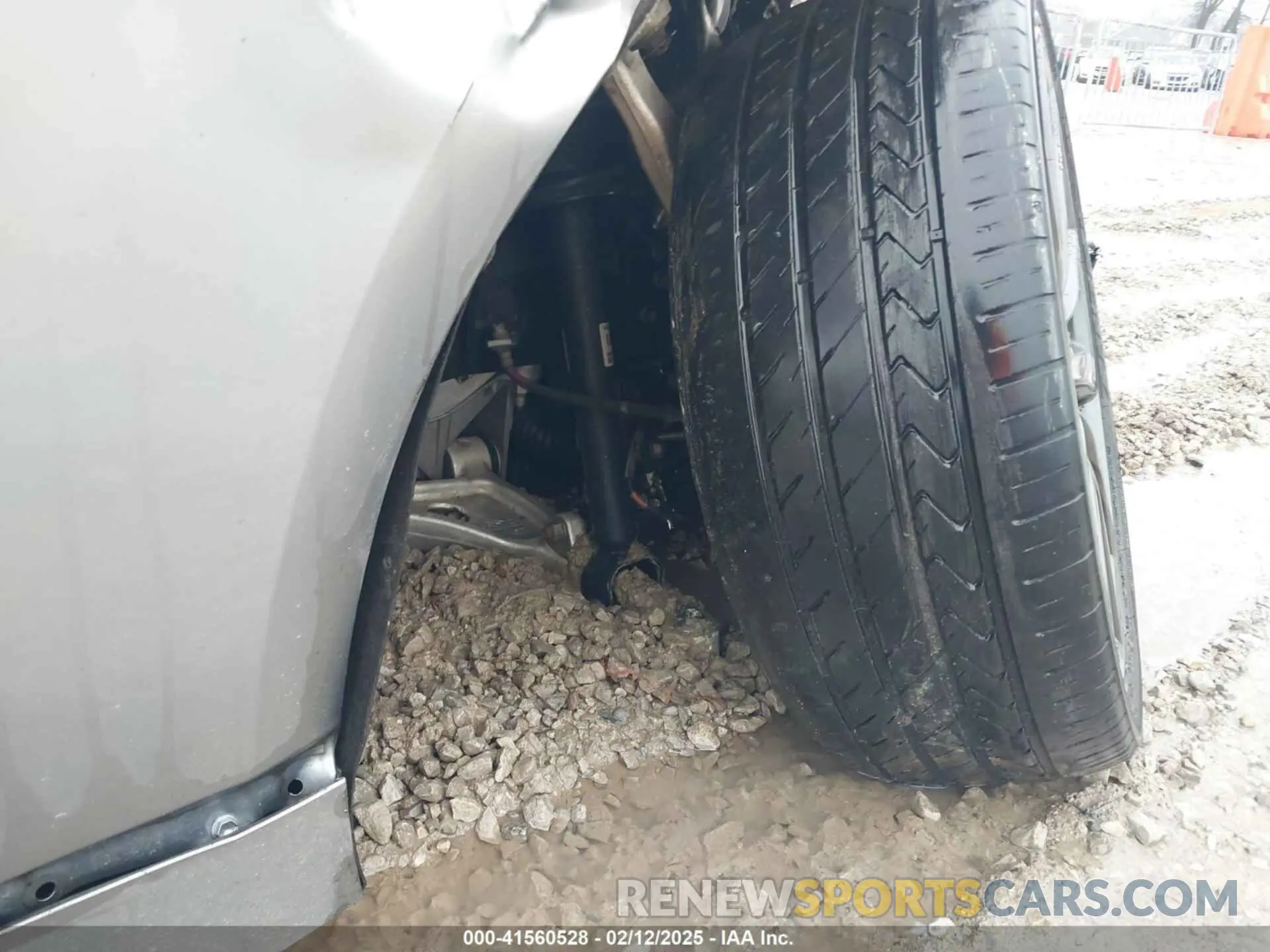 17 Фотография поврежденного автомобиля JTHGZ1B20M5039493 LEXUS IS 350 2021