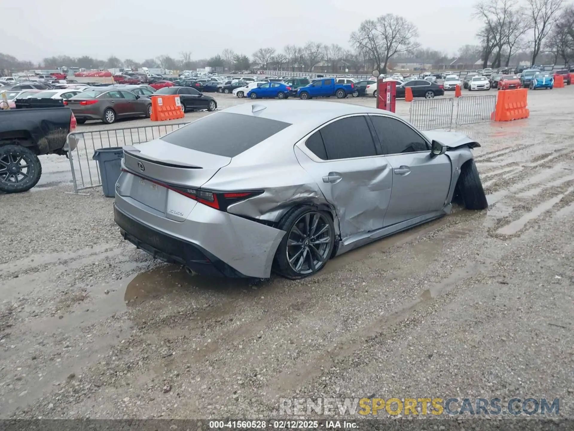 4 Фотография поврежденного автомобиля JTHGZ1B20M5039493 LEXUS IS 350 2021