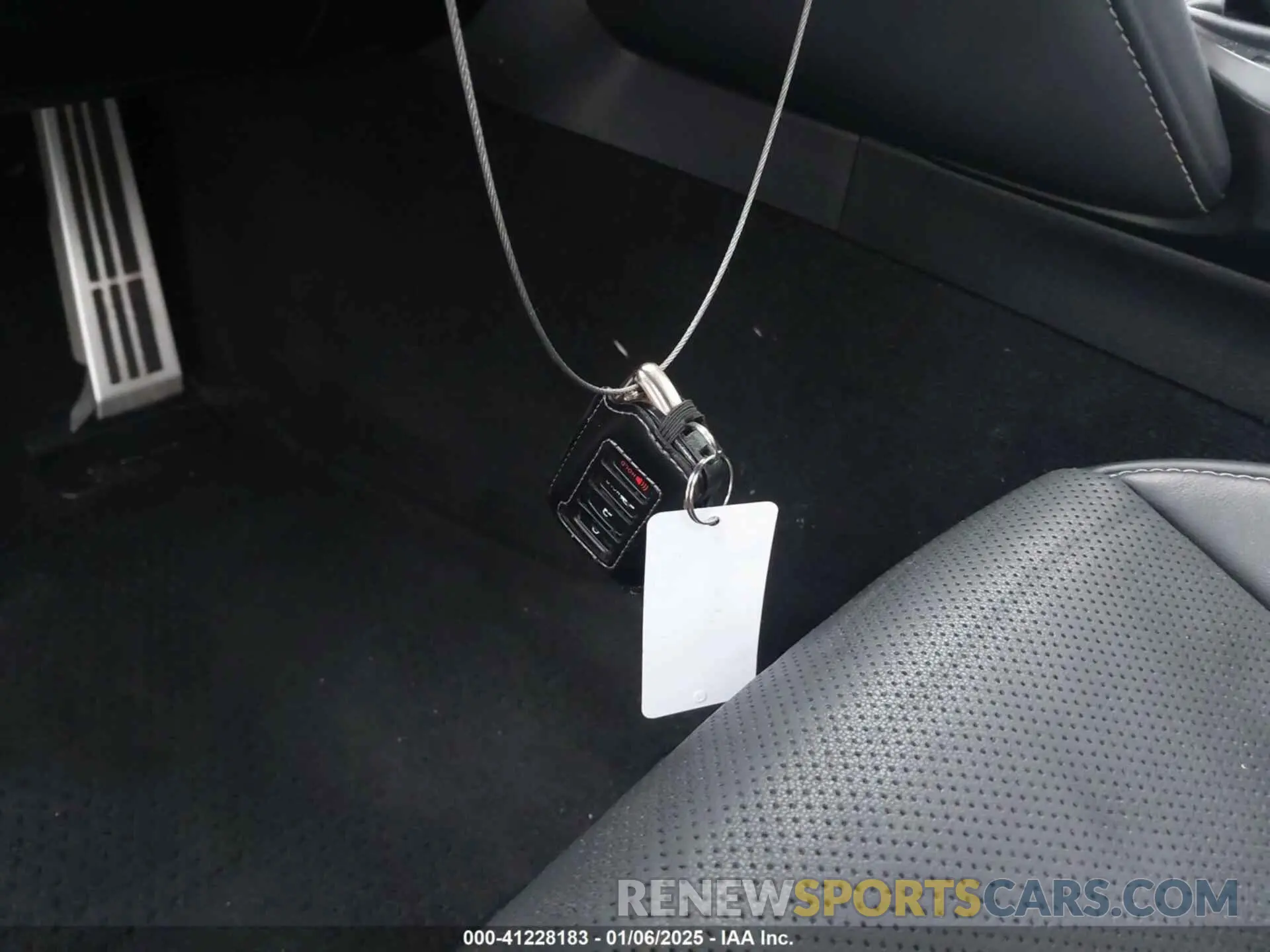 11 Фотография поврежденного автомобиля JTHGZ1B23M5039150 LEXUS IS 350 2021