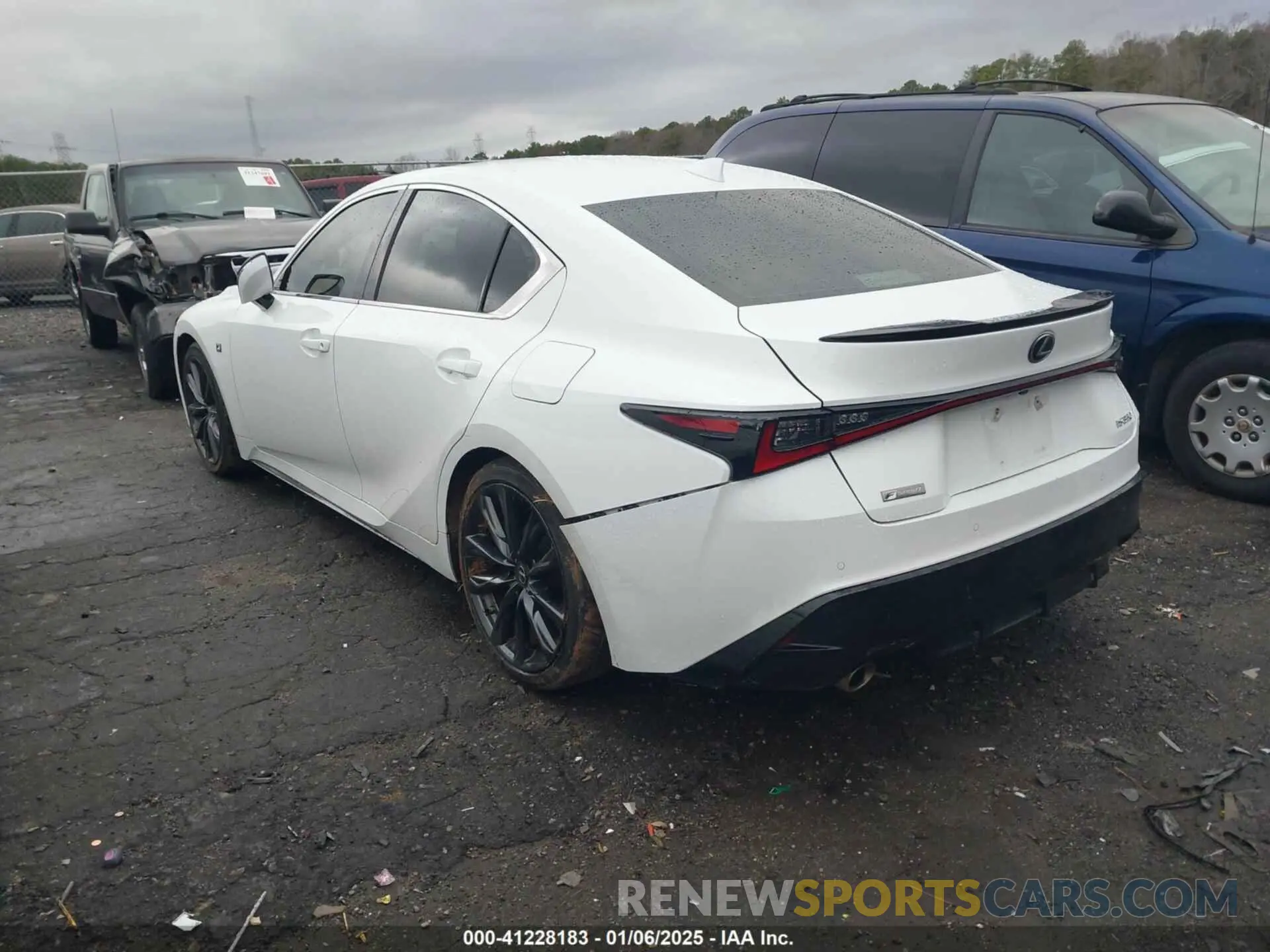 3 Фотография поврежденного автомобиля JTHGZ1B23M5039150 LEXUS IS 350 2021