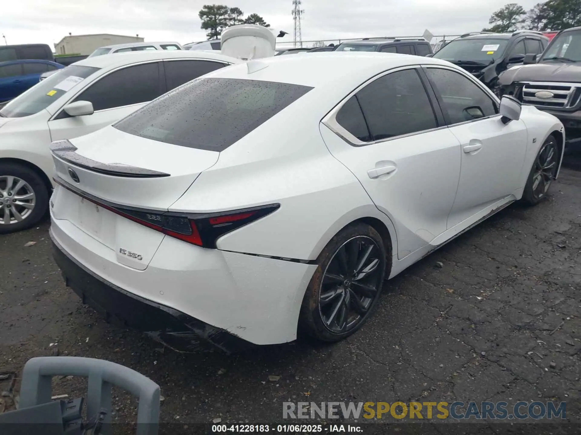4 Фотография поврежденного автомобиля JTHGZ1B23M5039150 LEXUS IS 350 2021