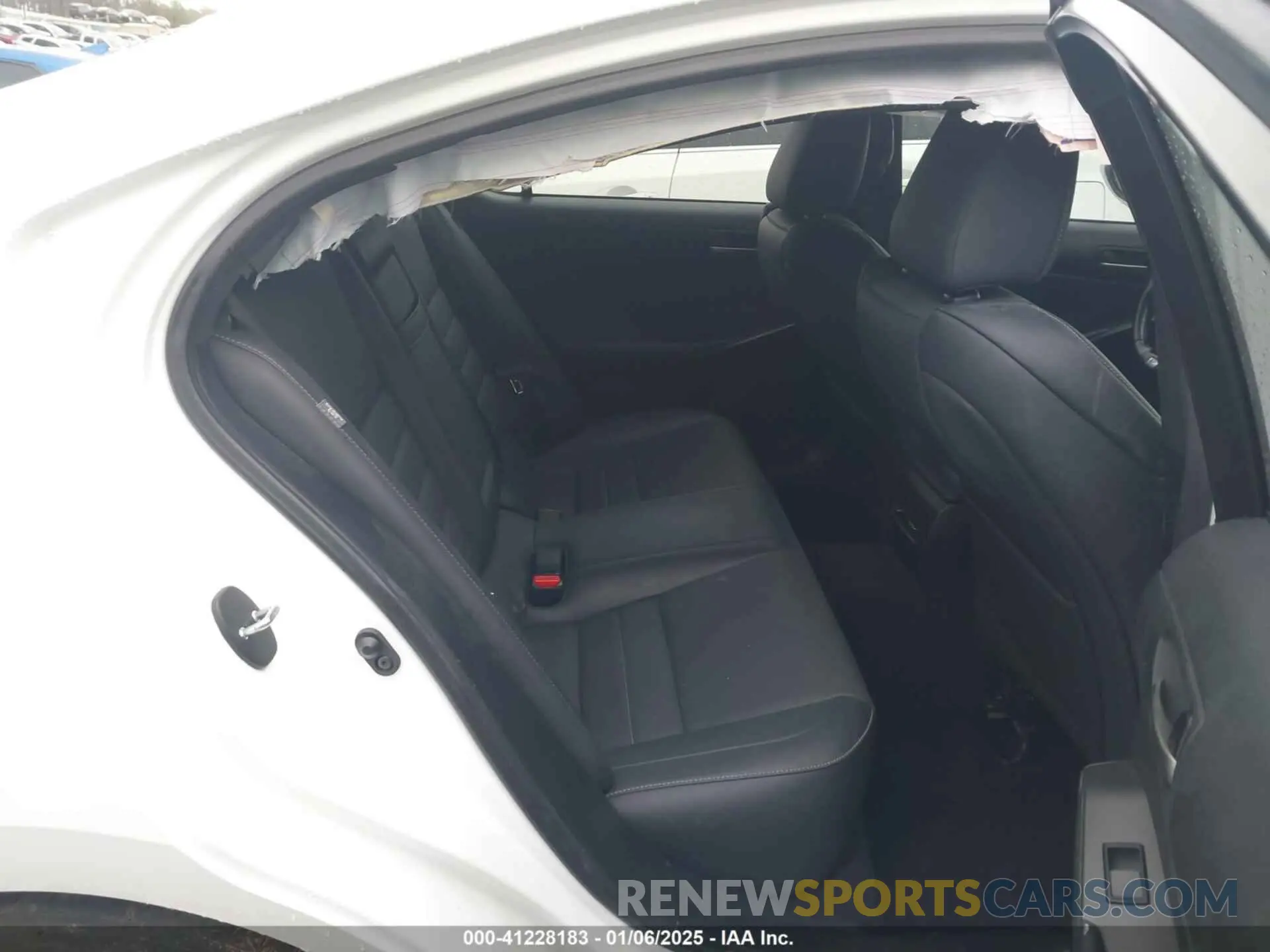 8 Фотография поврежденного автомобиля JTHGZ1B23M5039150 LEXUS IS 350 2021