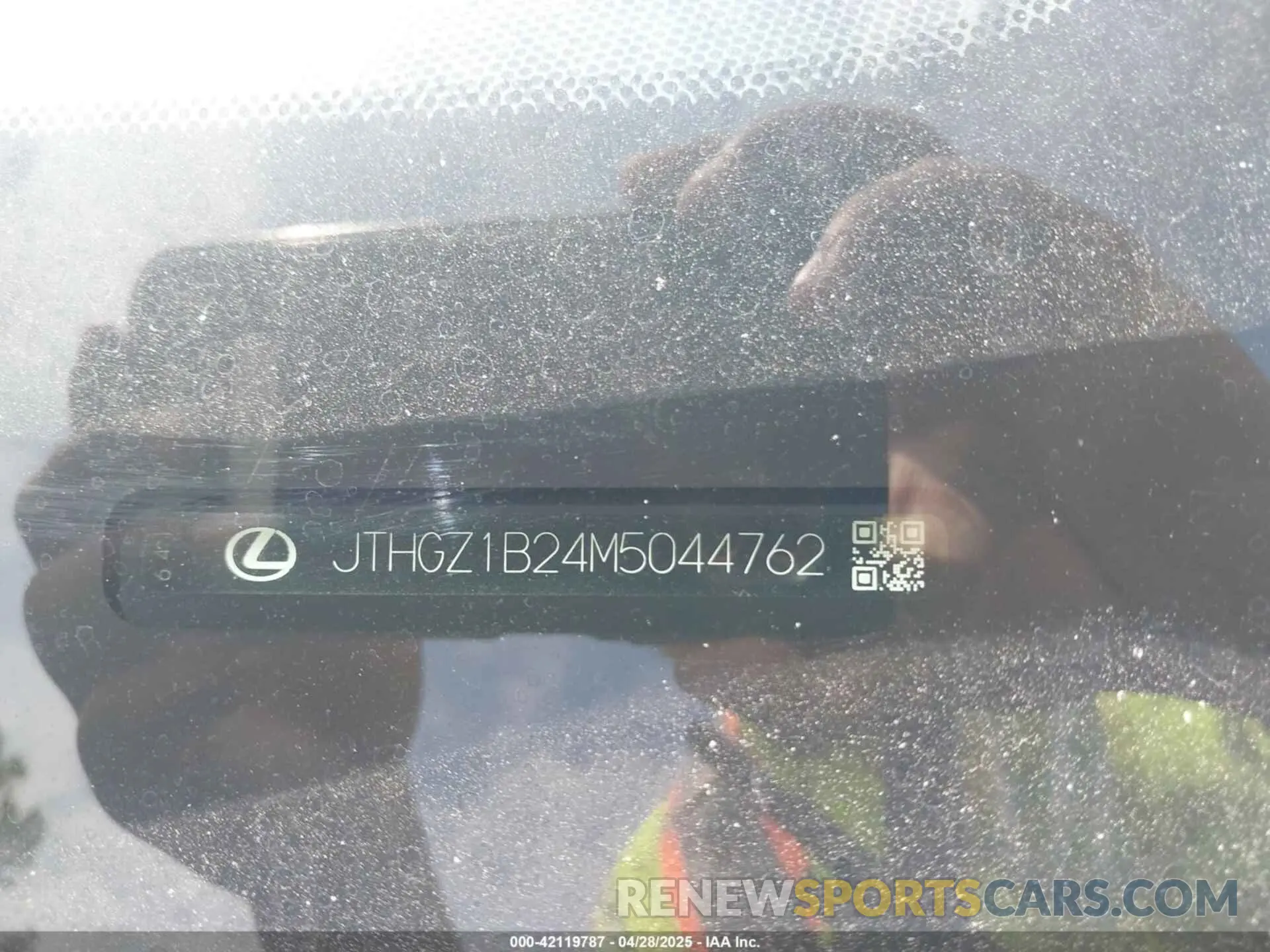9 Фотография поврежденного автомобиля JTHGZ1B24M5044762 LEXUS IS 350 2021