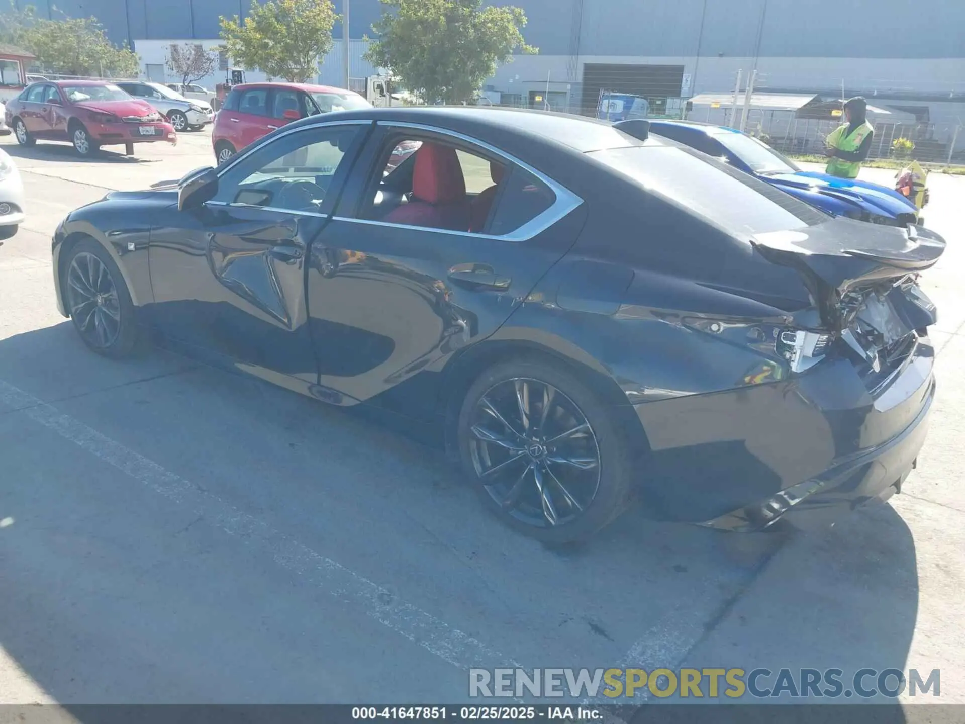 3 Фотография поврежденного автомобиля JTHGZ1B29M5038391 LEXUS IS 350 2021