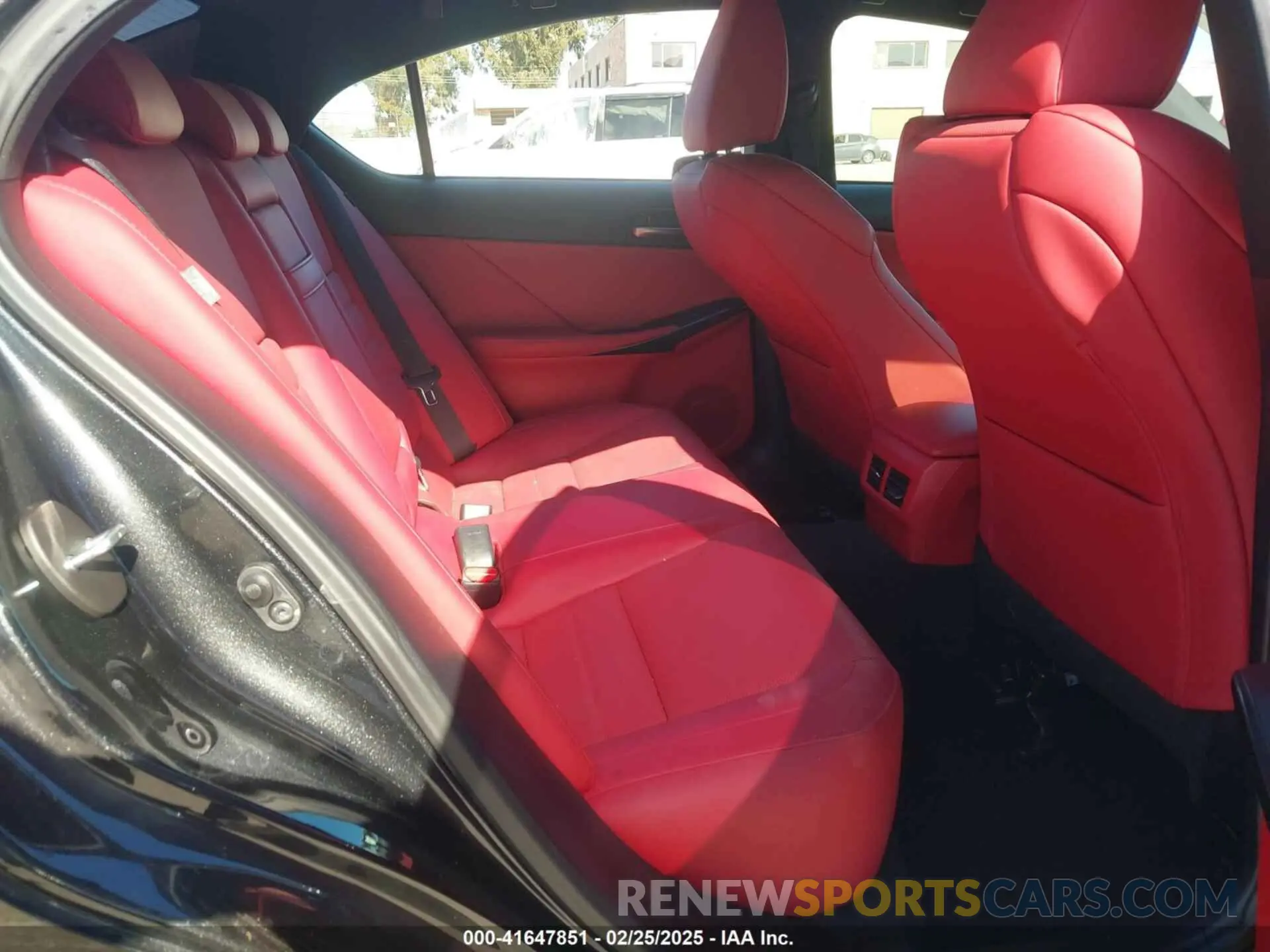 8 Фотография поврежденного автомобиля JTHGZ1B29M5038391 LEXUS IS 350 2021