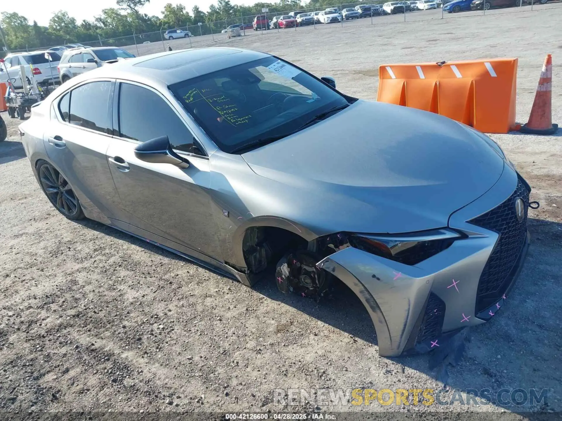1 Фотография поврежденного автомобиля JTHGZ1B29M5045003 LEXUS IS 350 2021