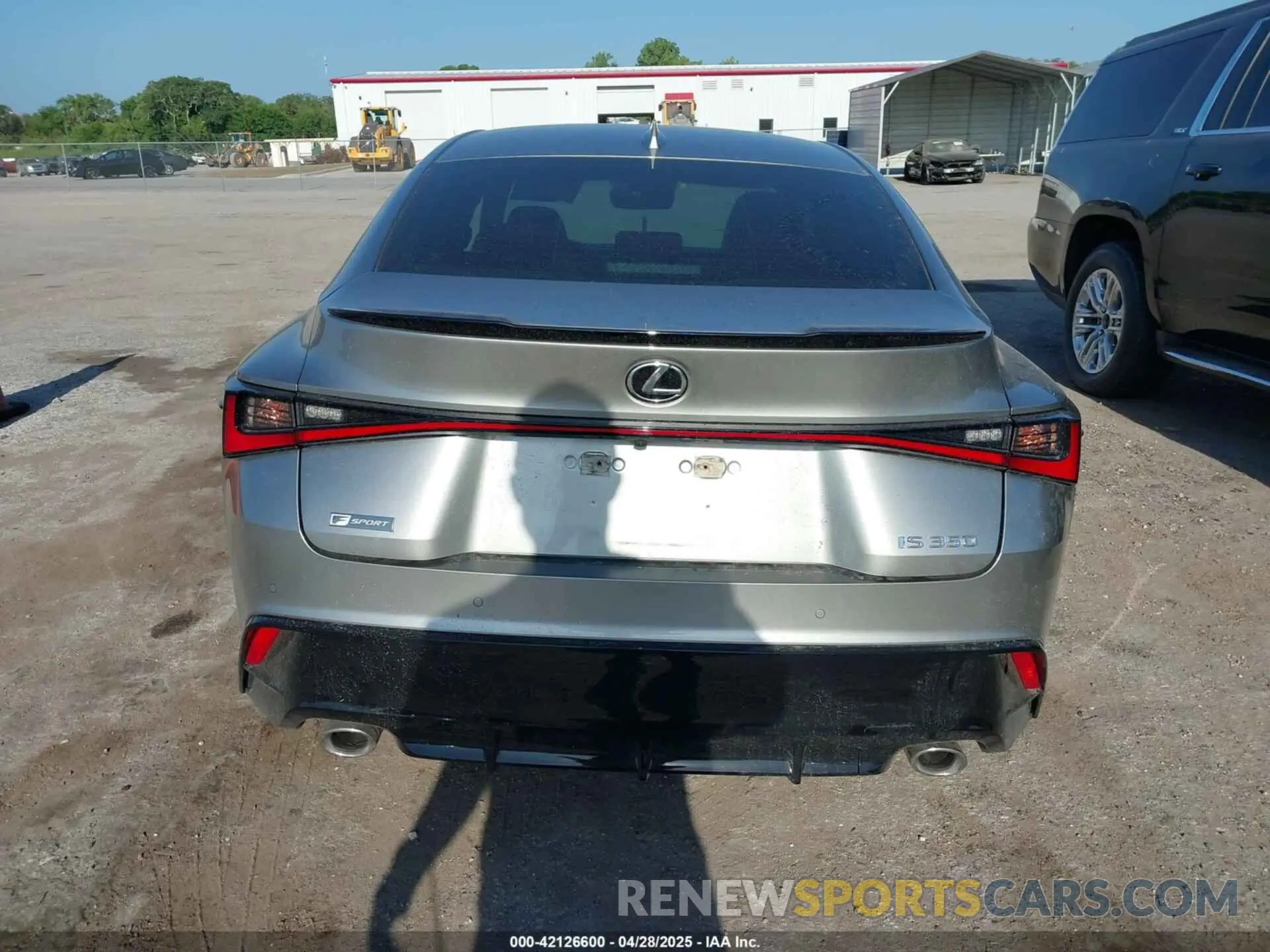 16 Фотография поврежденного автомобиля JTHGZ1B29M5045003 LEXUS IS 350 2021