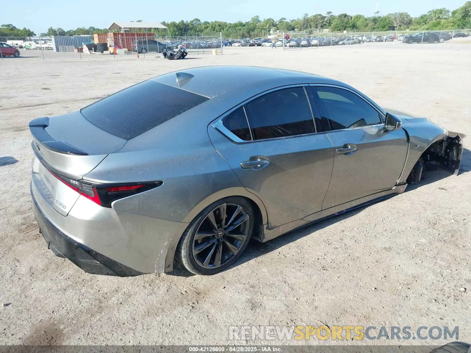 4 Фотография поврежденного автомобиля JTHGZ1B29M5045003 LEXUS IS 350 2021