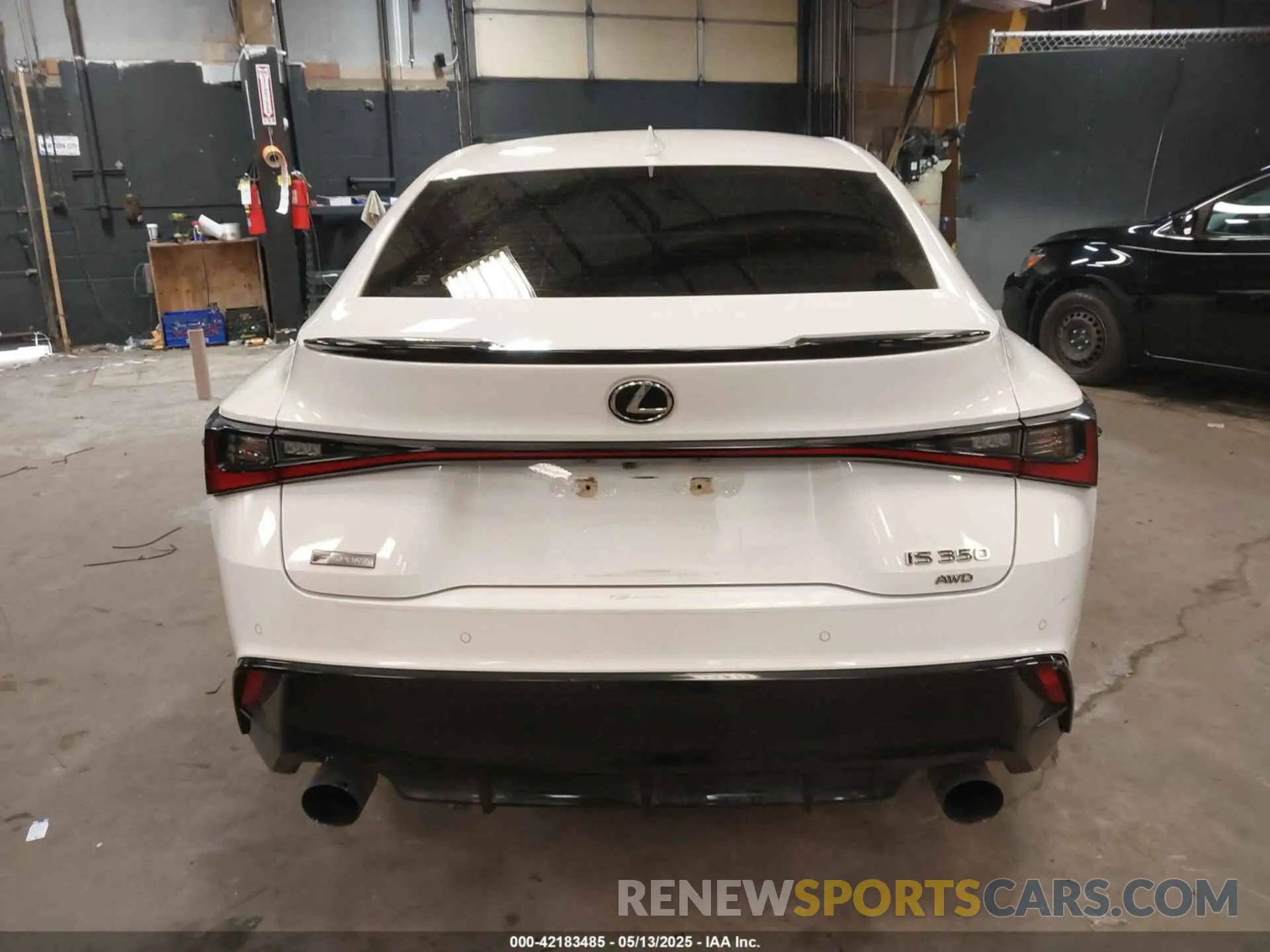 16 Фотография поврежденного автомобиля JTHGZ1E20M5021250 LEXUS IS 350 2021