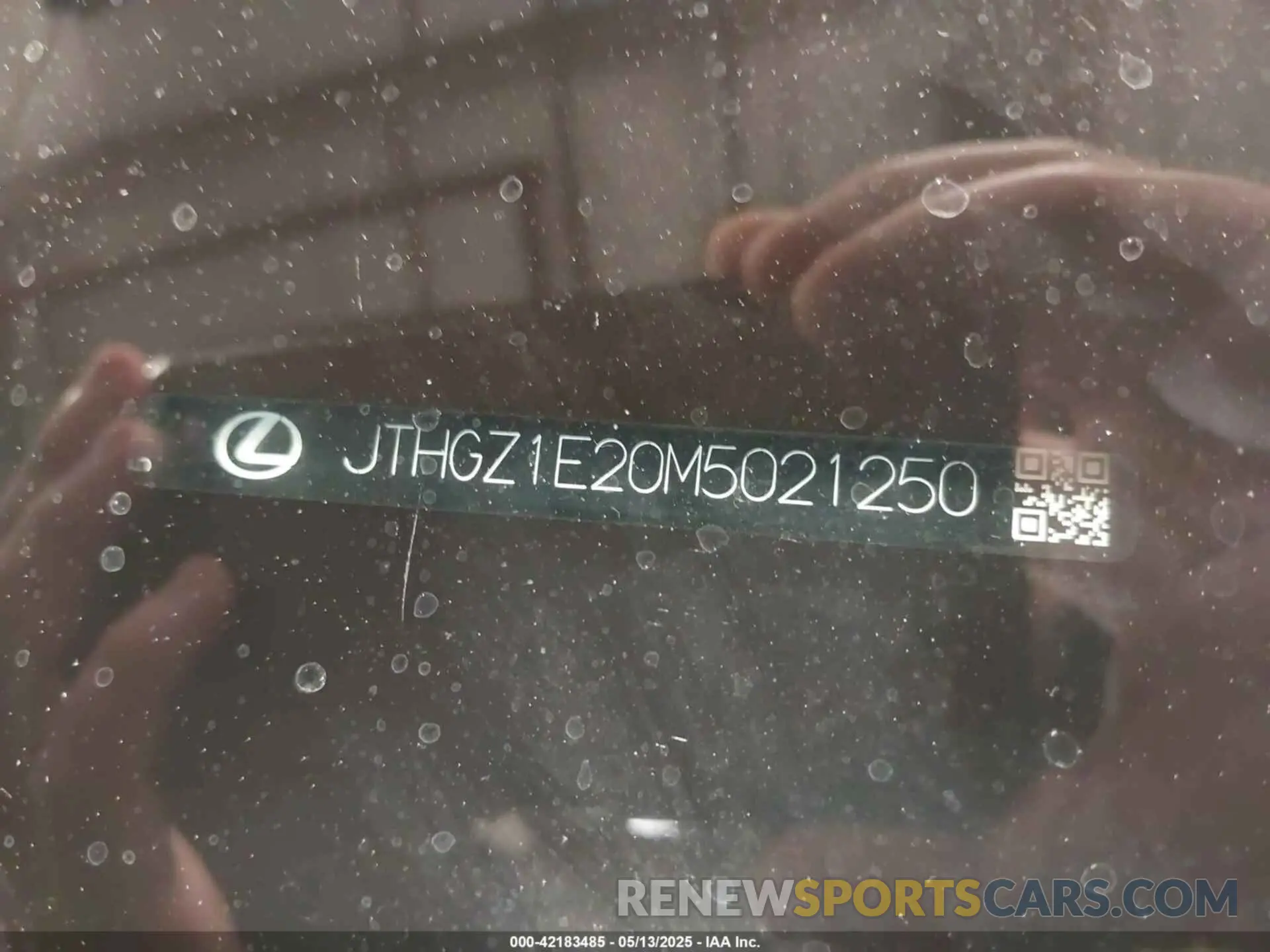 17 Фотография поврежденного автомобиля JTHGZ1E20M5021250 LEXUS IS 350 2021