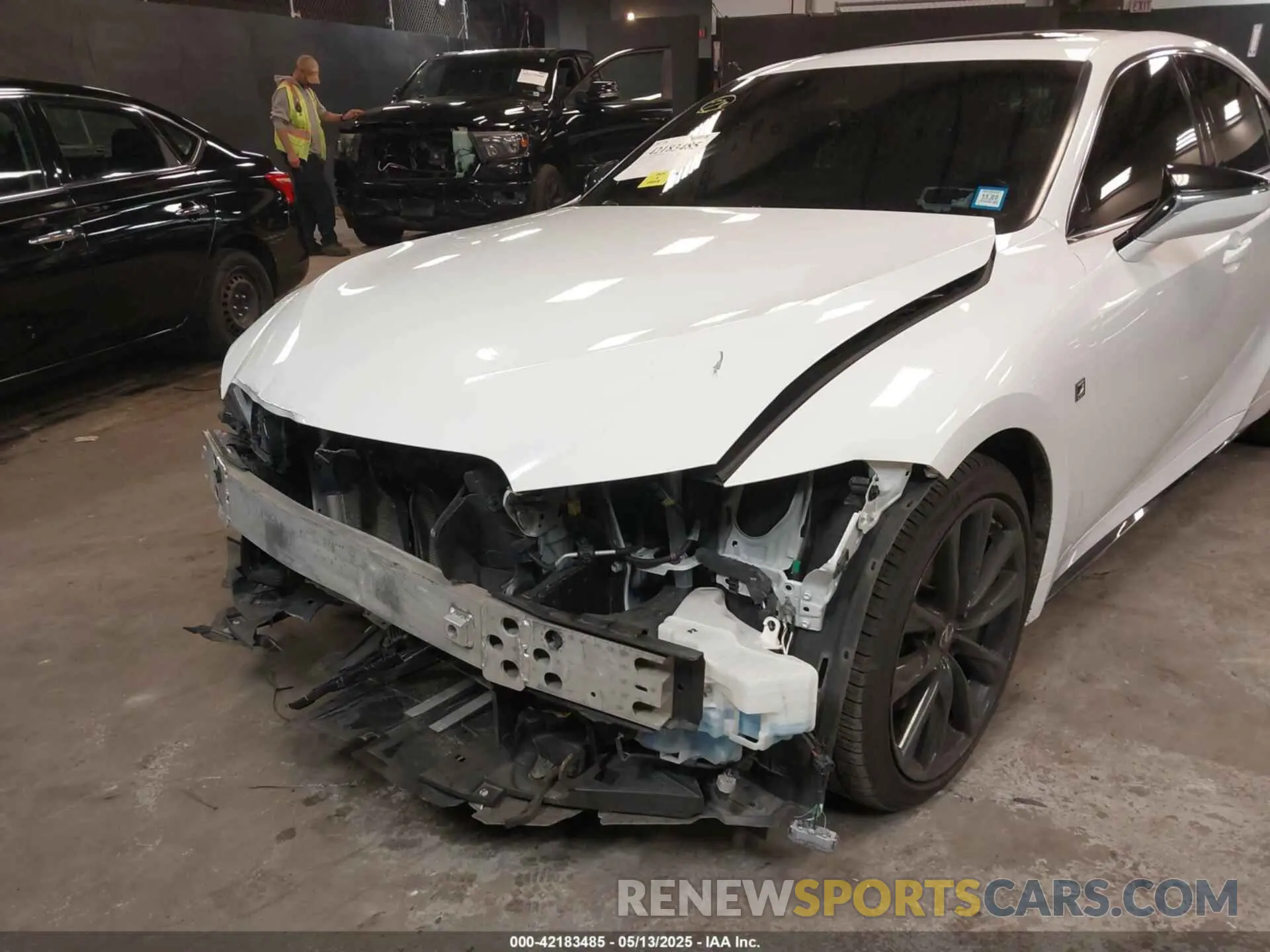 6 Фотография поврежденного автомобиля JTHGZ1E20M5021250 LEXUS IS 350 2021