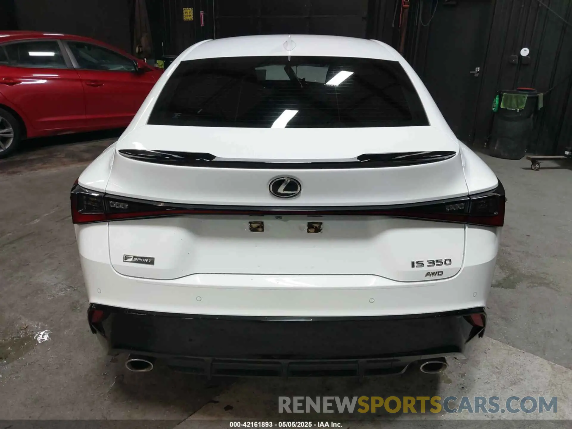 16 Фотография поврежденного автомобиля JTHGZ1E21M5020060 LEXUS IS 350 2021