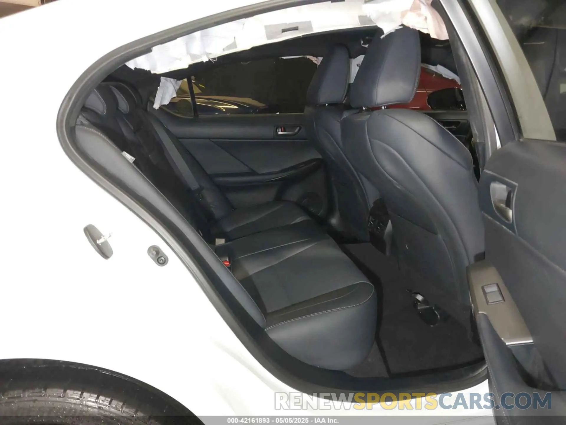 8 Фотография поврежденного автомобиля JTHGZ1E21M5020060 LEXUS IS 350 2021